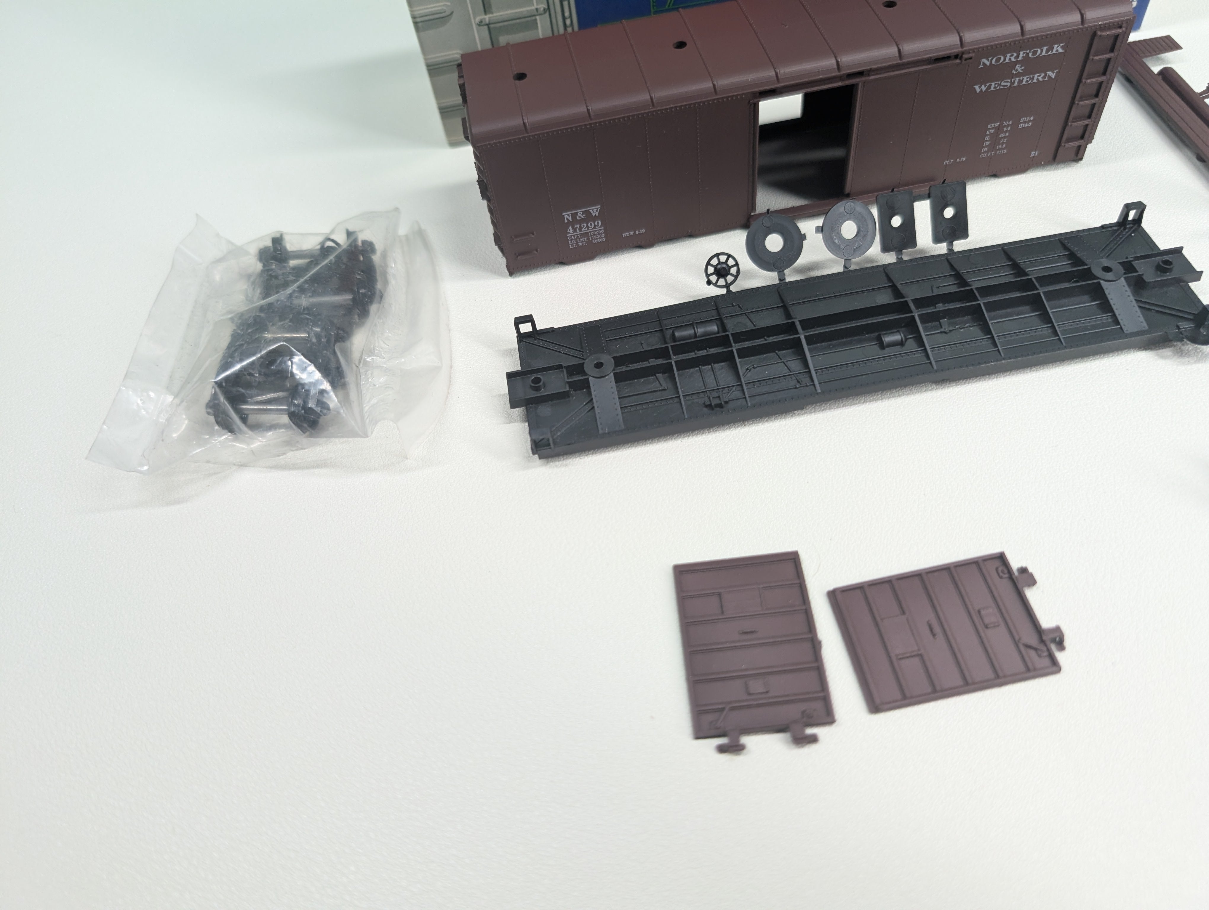 USED Roundhouse HO Scale 40' Box Car Norfolk & Western N&W #47299 KIT