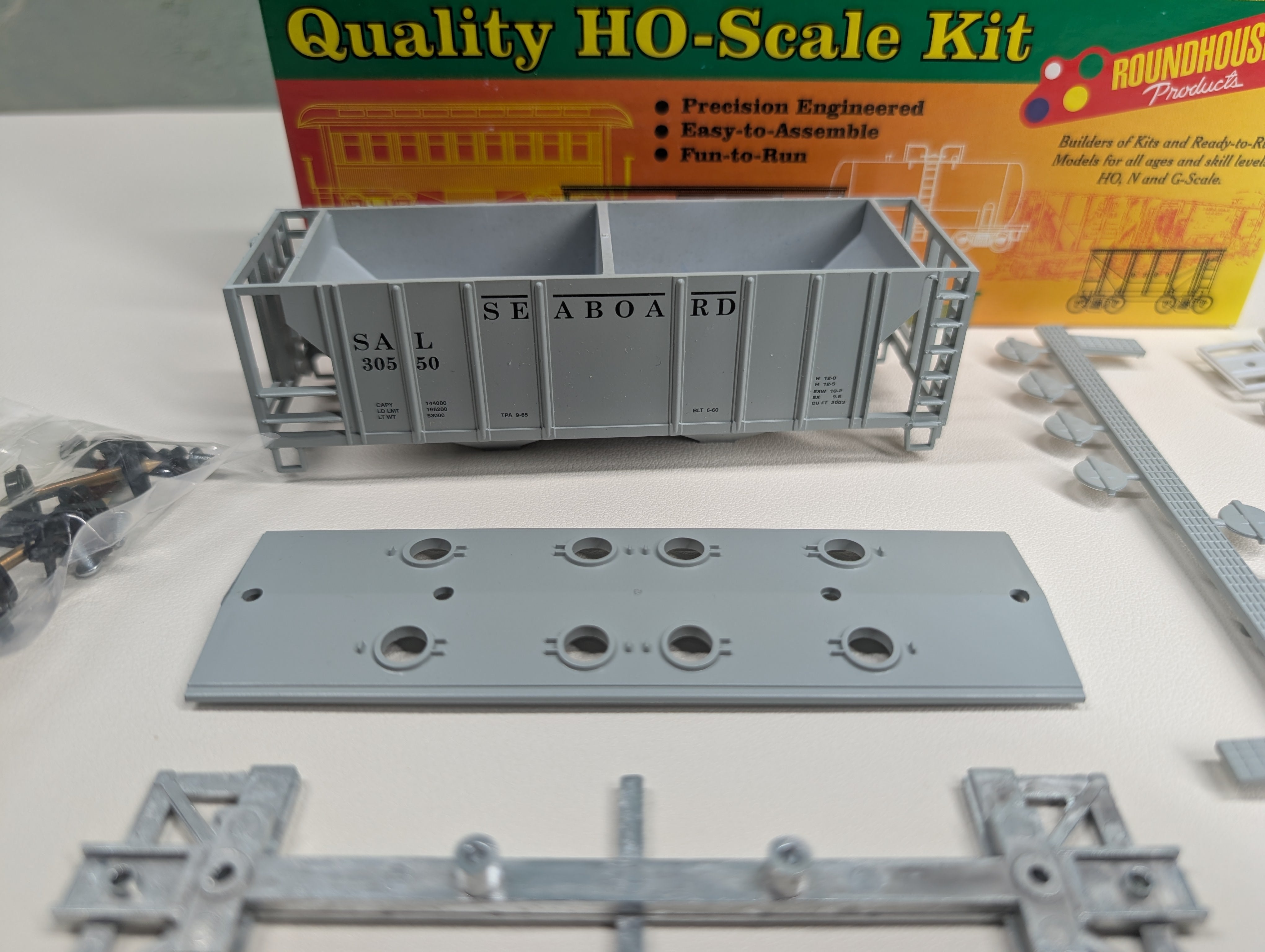 USED Roundhouse 2064 HO Scale 34' 2-Bay Covered Hopper Seaboard Air Line SAL #30550 KIT