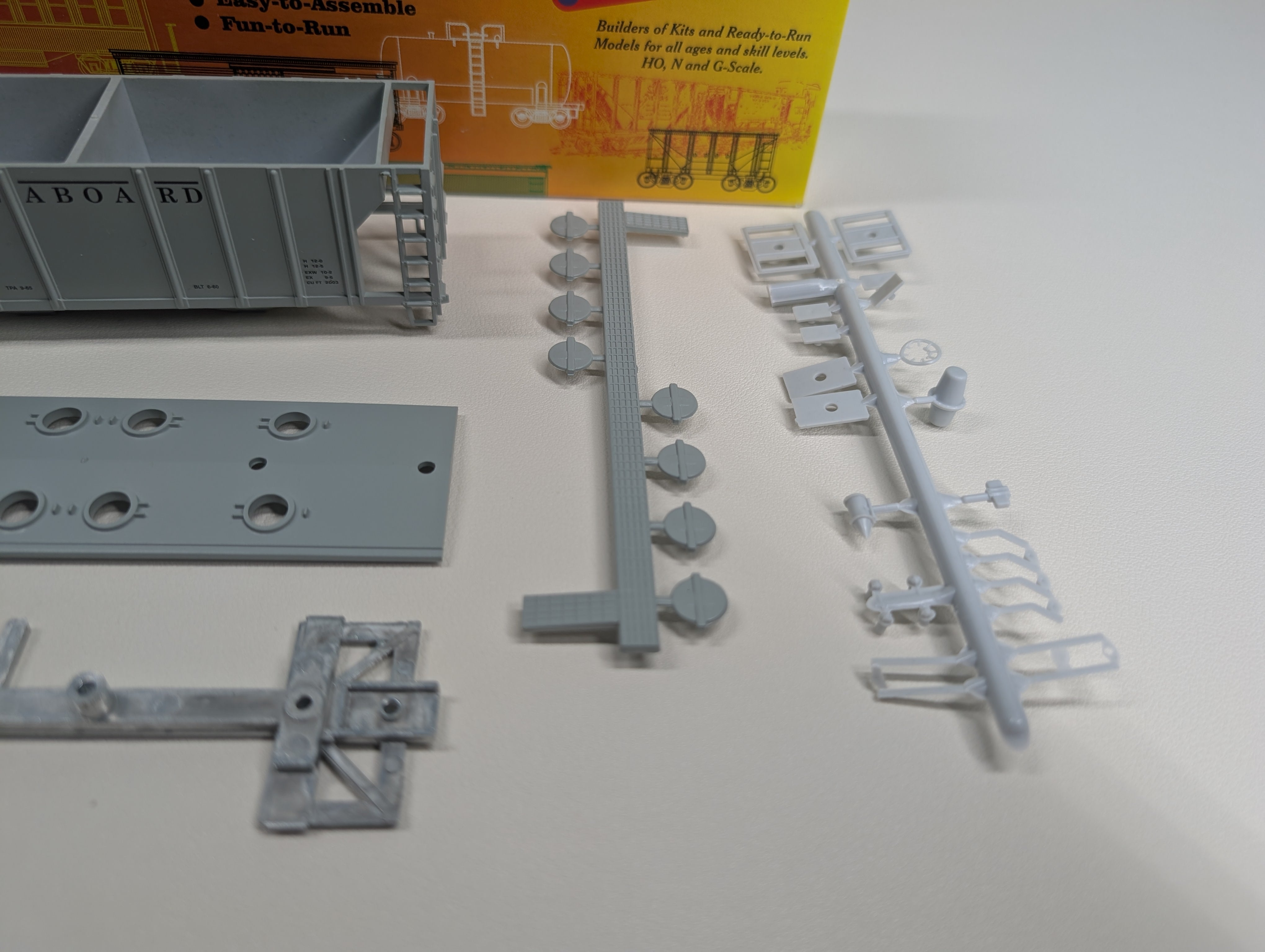 USED Roundhouse 2064 HO Scale 34' 2-Bay Covered Hopper Seaboard Air Line SAL #30550 KIT