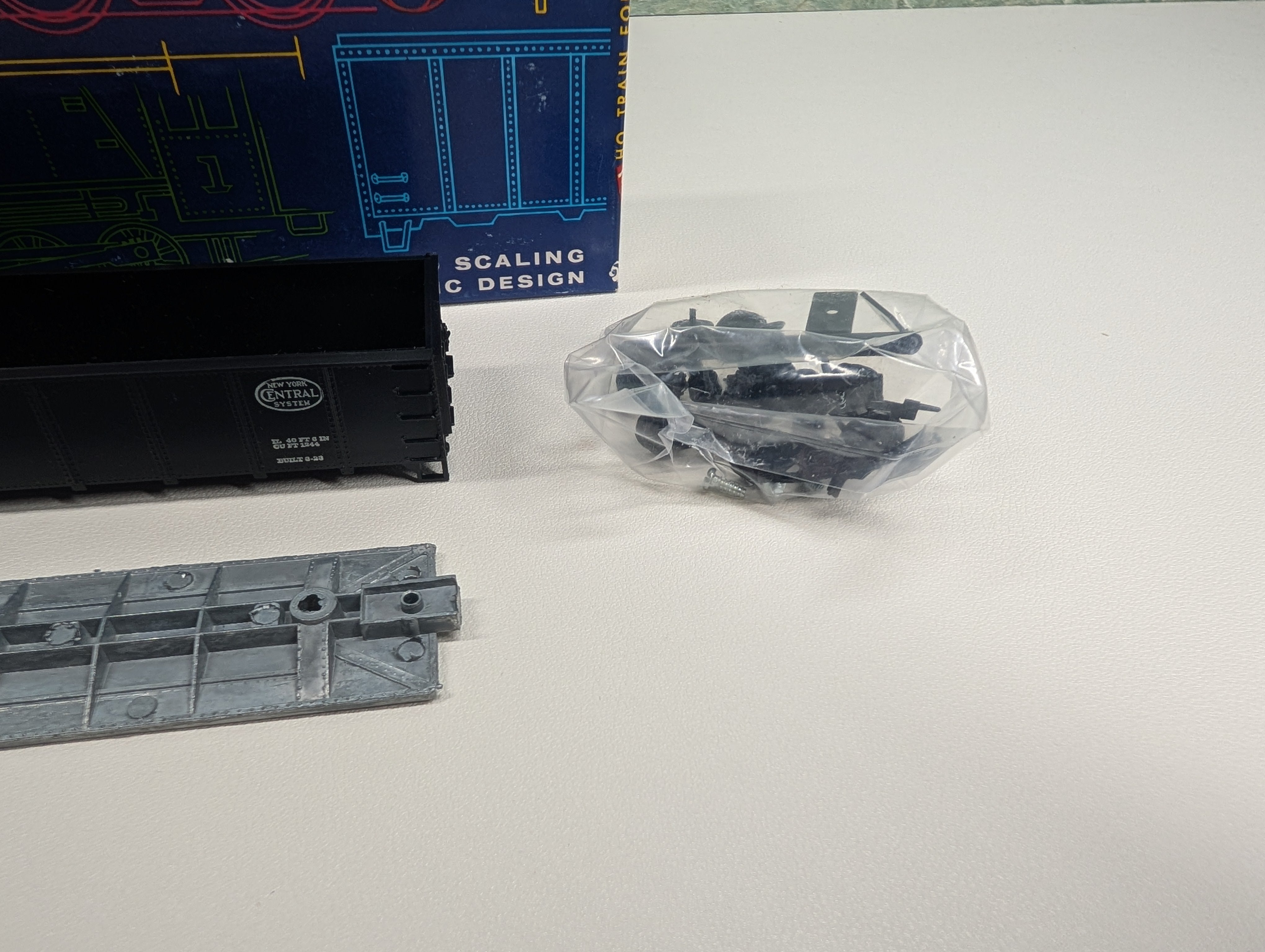 USED Roundhouse 1346 HO Scale 40' Gondola New York Central NYC #604949 KIT