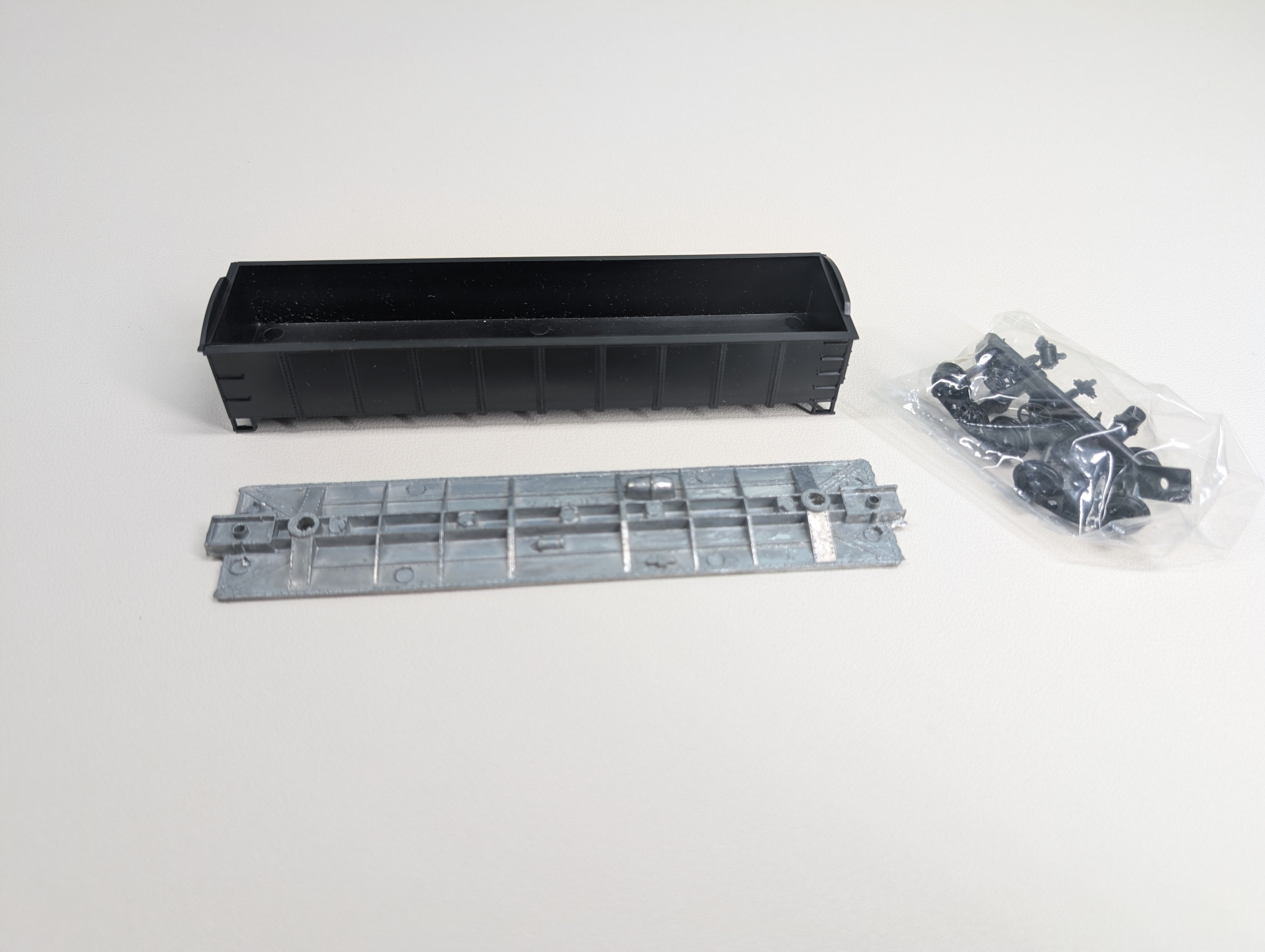 USED Roundhouse 1340 HO Scale Lot of 40' Gondola Undecorated Black KIT (4 pcs)