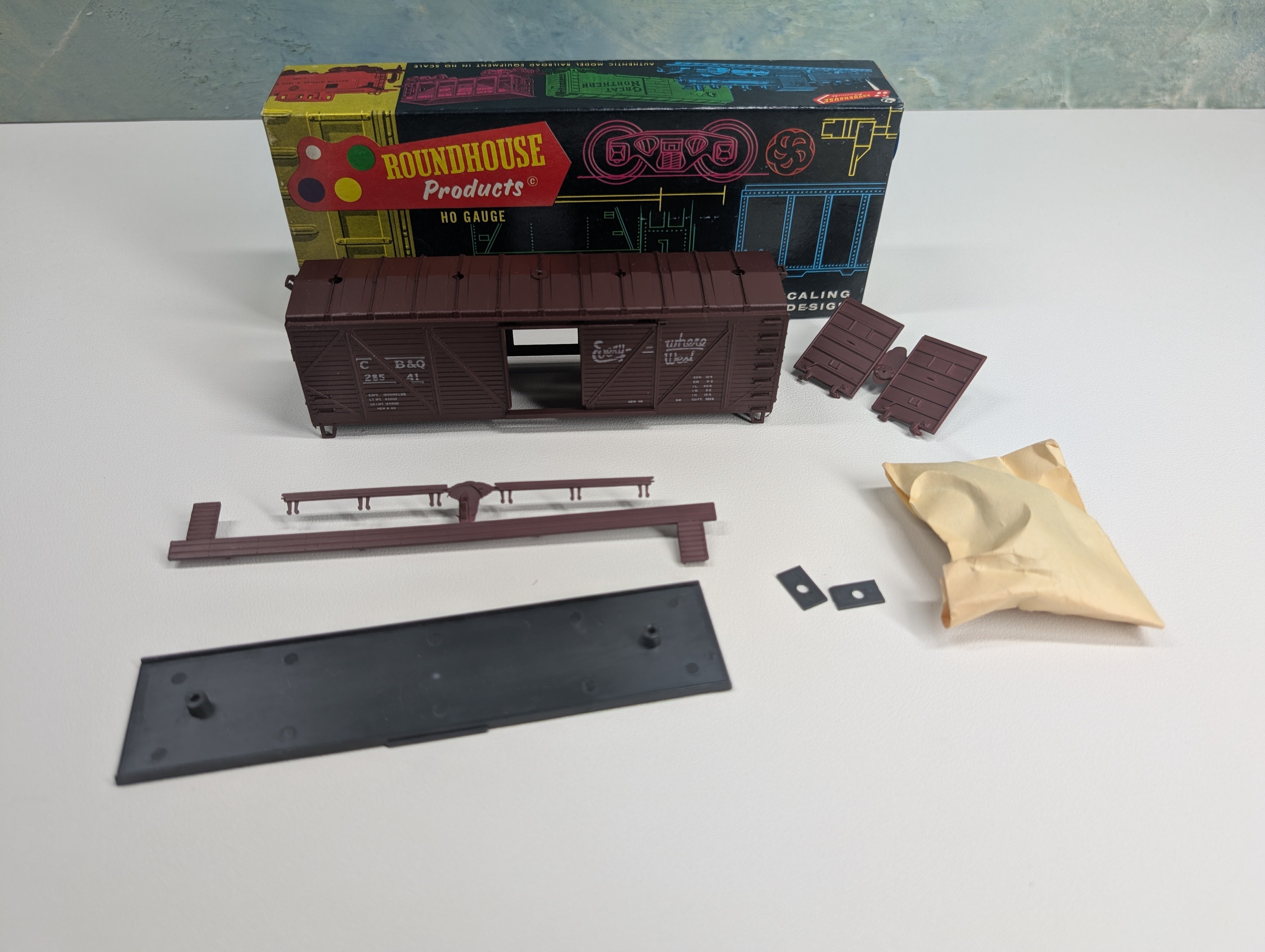 USED Roundhouse HO Scale 40' Truss Side Box Car Burlington CB&Q #28541 KIT
