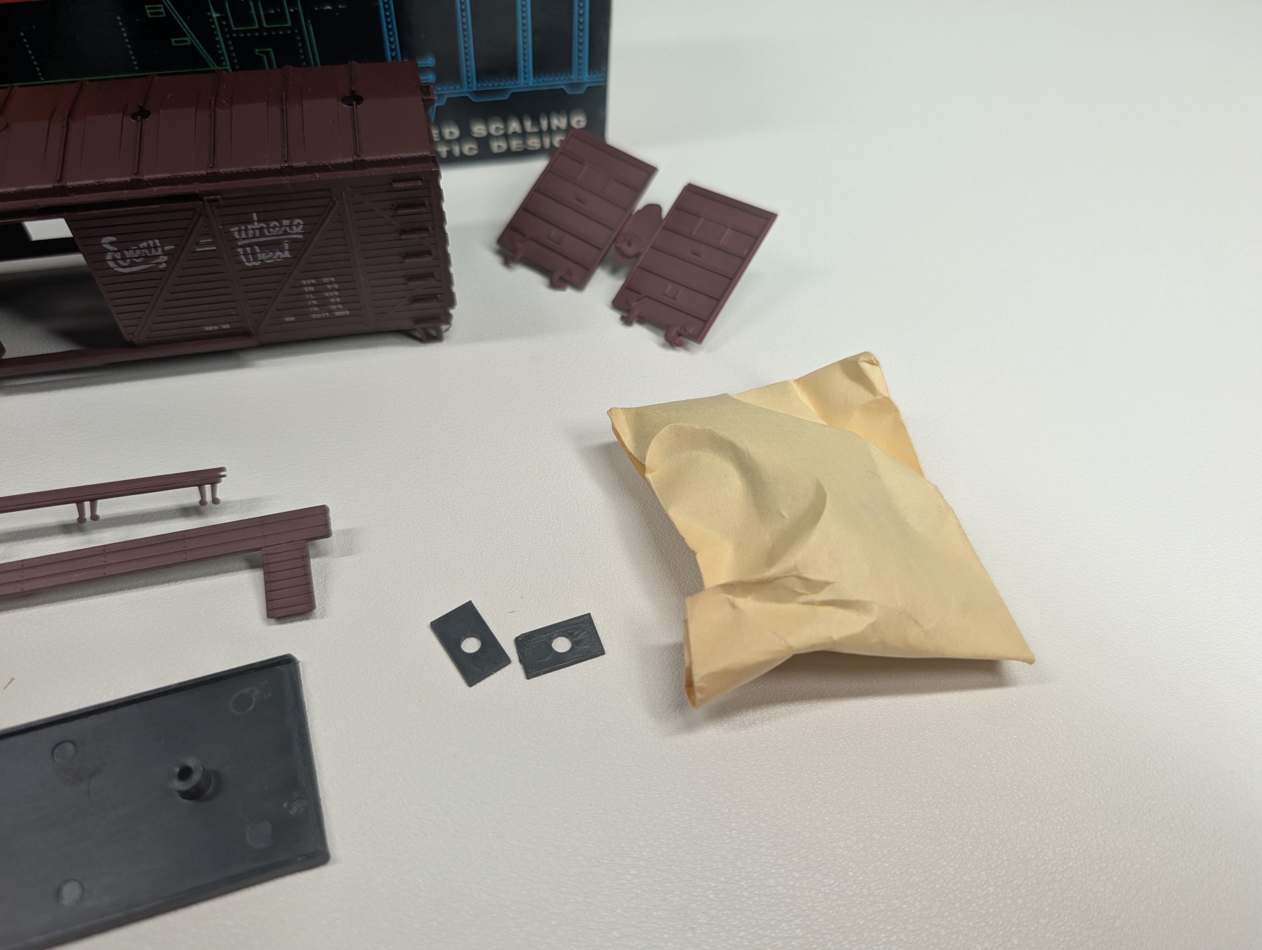 USED Roundhouse HO Scale 40' Truss Side Box Car Burlington CB&Q #28541 KIT