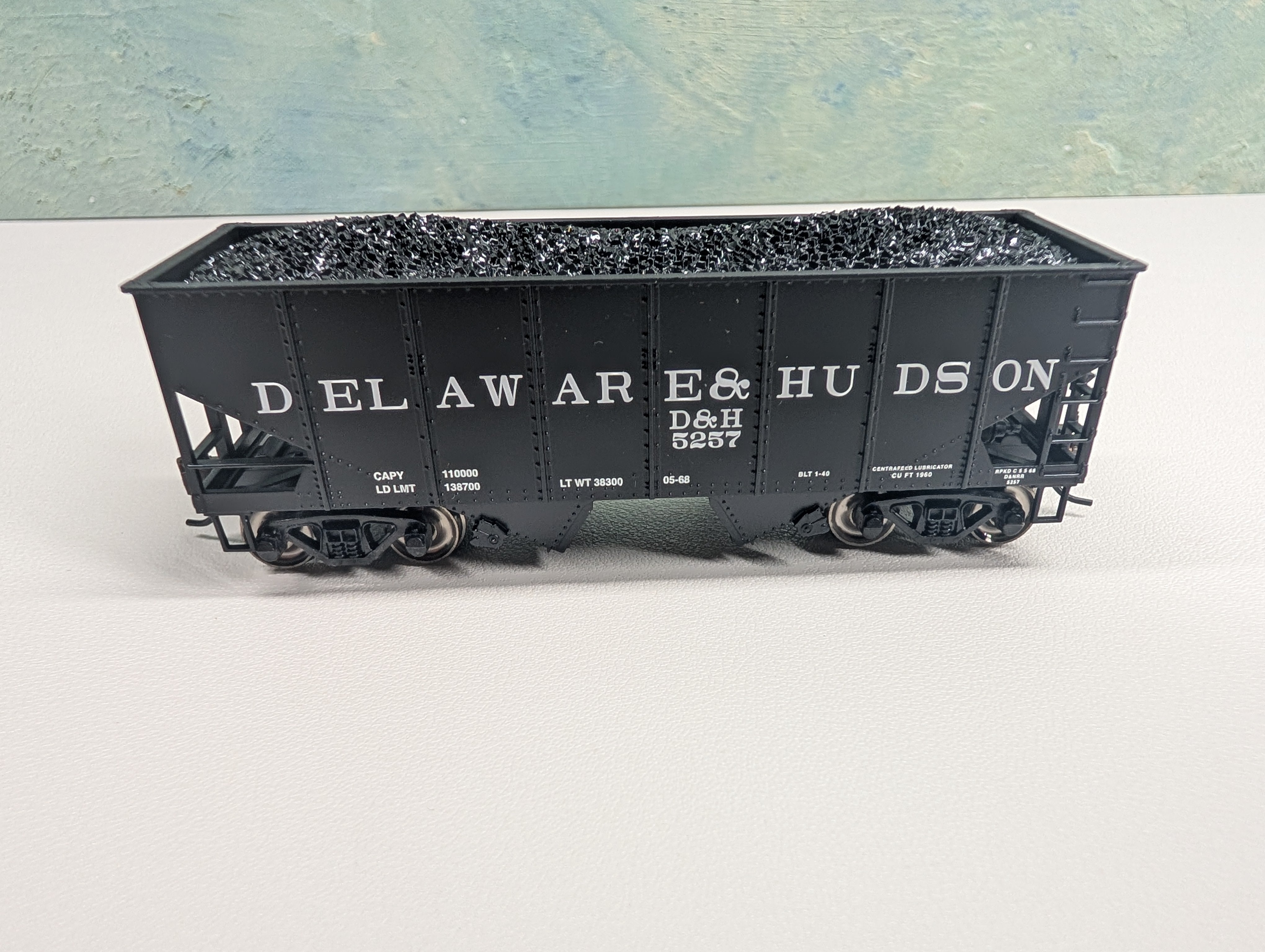 USED Bachmann 19505 HO Scale 55 Ton 2-Bay USRA OB Hopper Delaware and Hudson D&H #5257