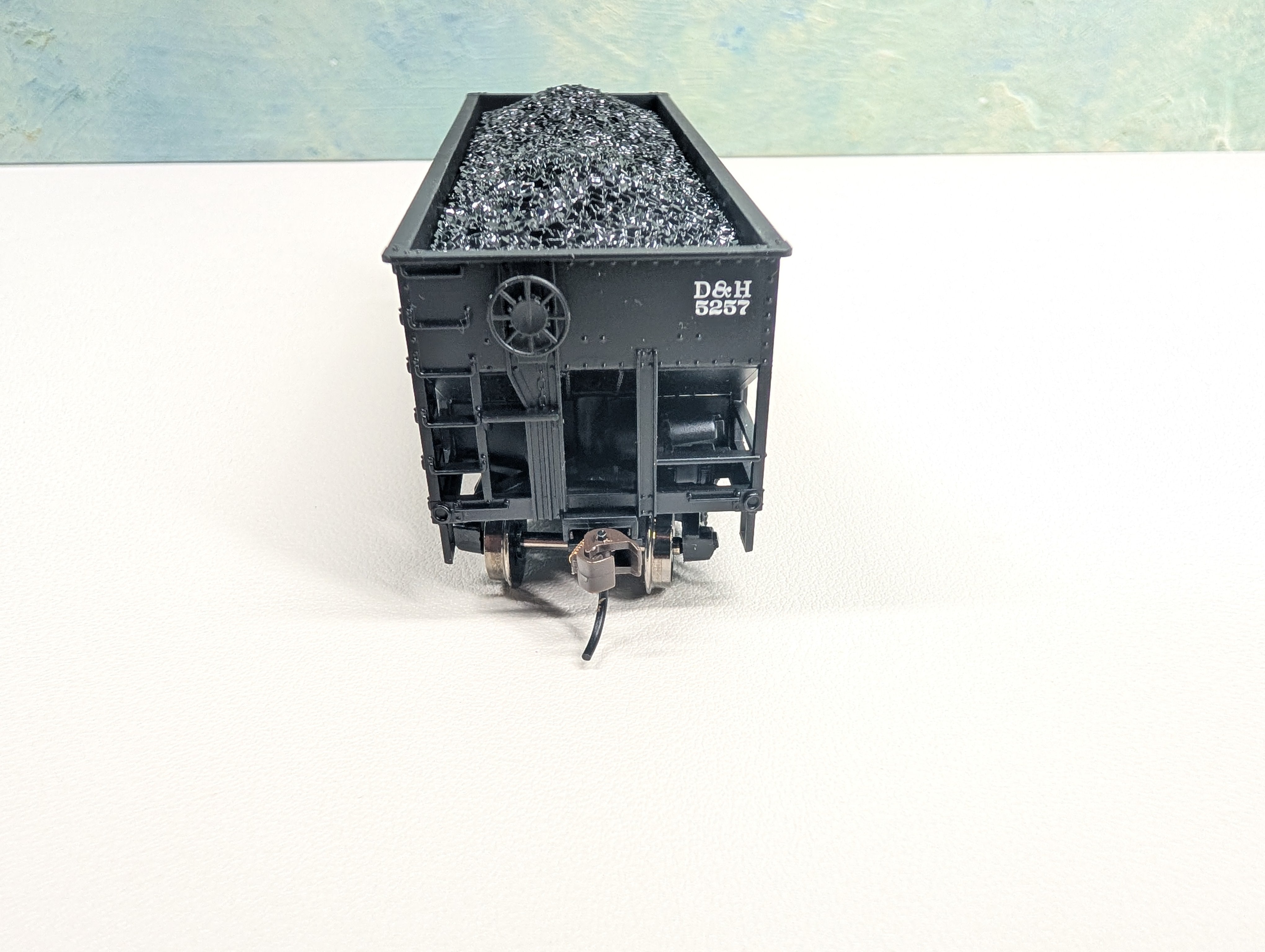 USED Bachmann 19505 HO Scale 55 Ton 2-Bay USRA OB Hopper Delaware and Hudson D&H #5257