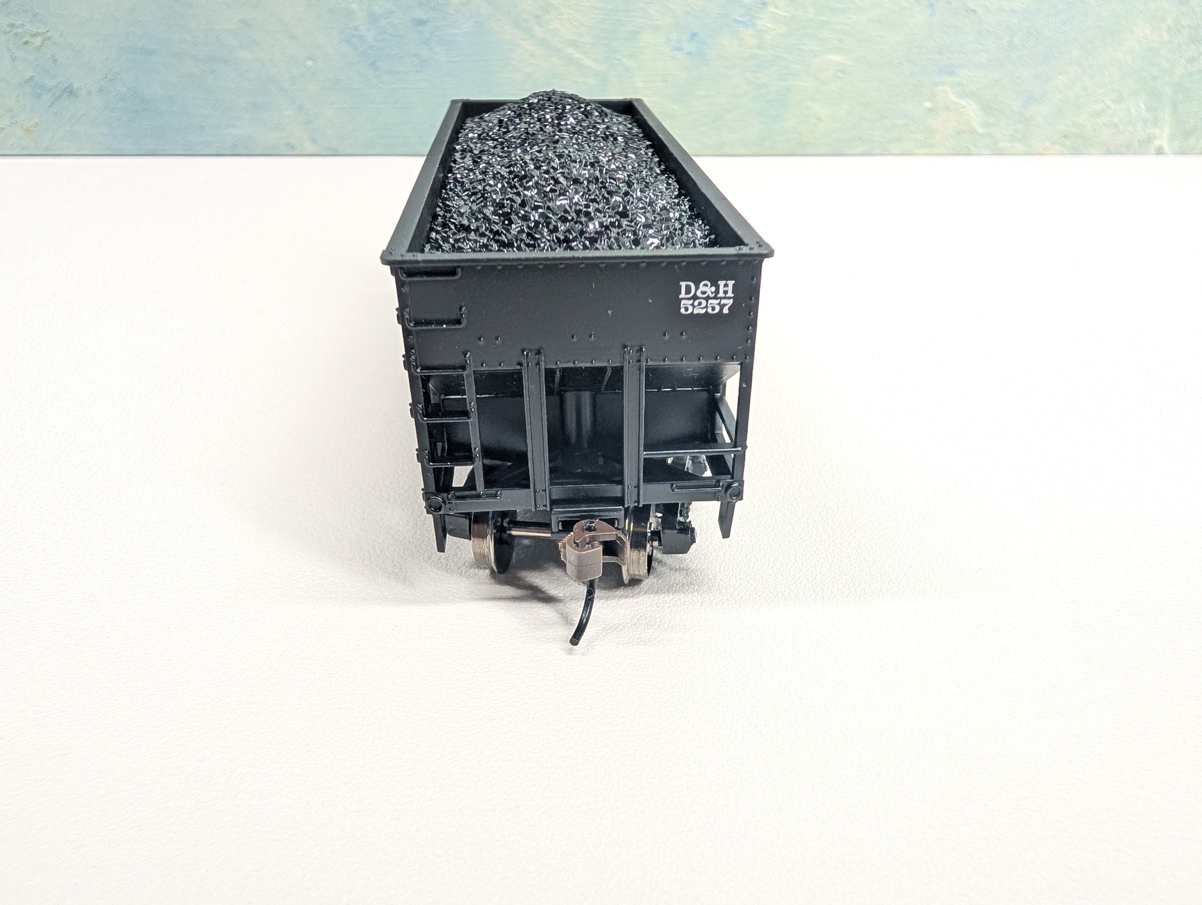 USED Bachmann 19505 HO Scale 55 Ton 2-Bay USRA OB Hopper Delaware and Hudson D&H #5257