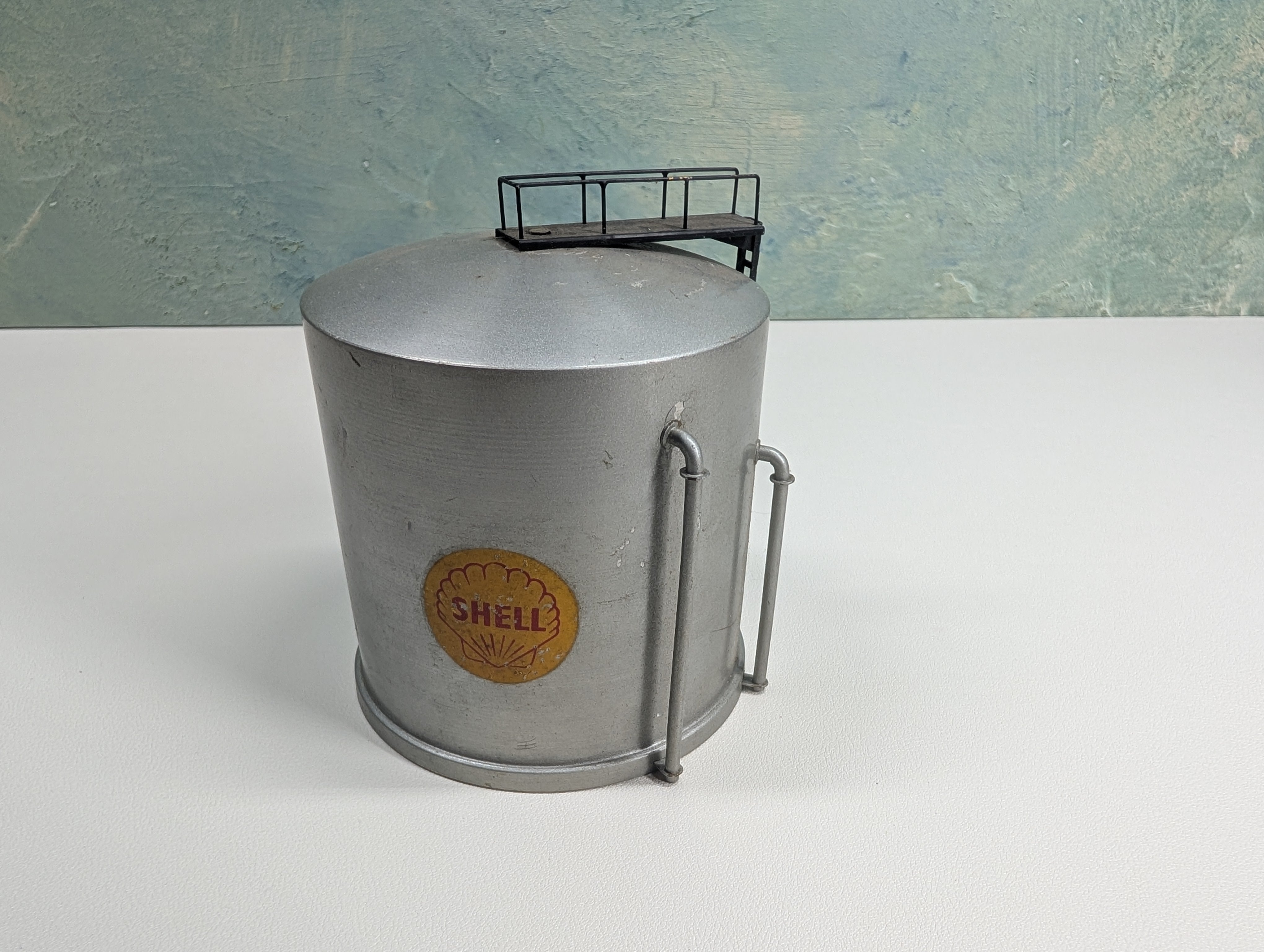 USED HO Scale Shell Fueling Depot, Fueling Facility