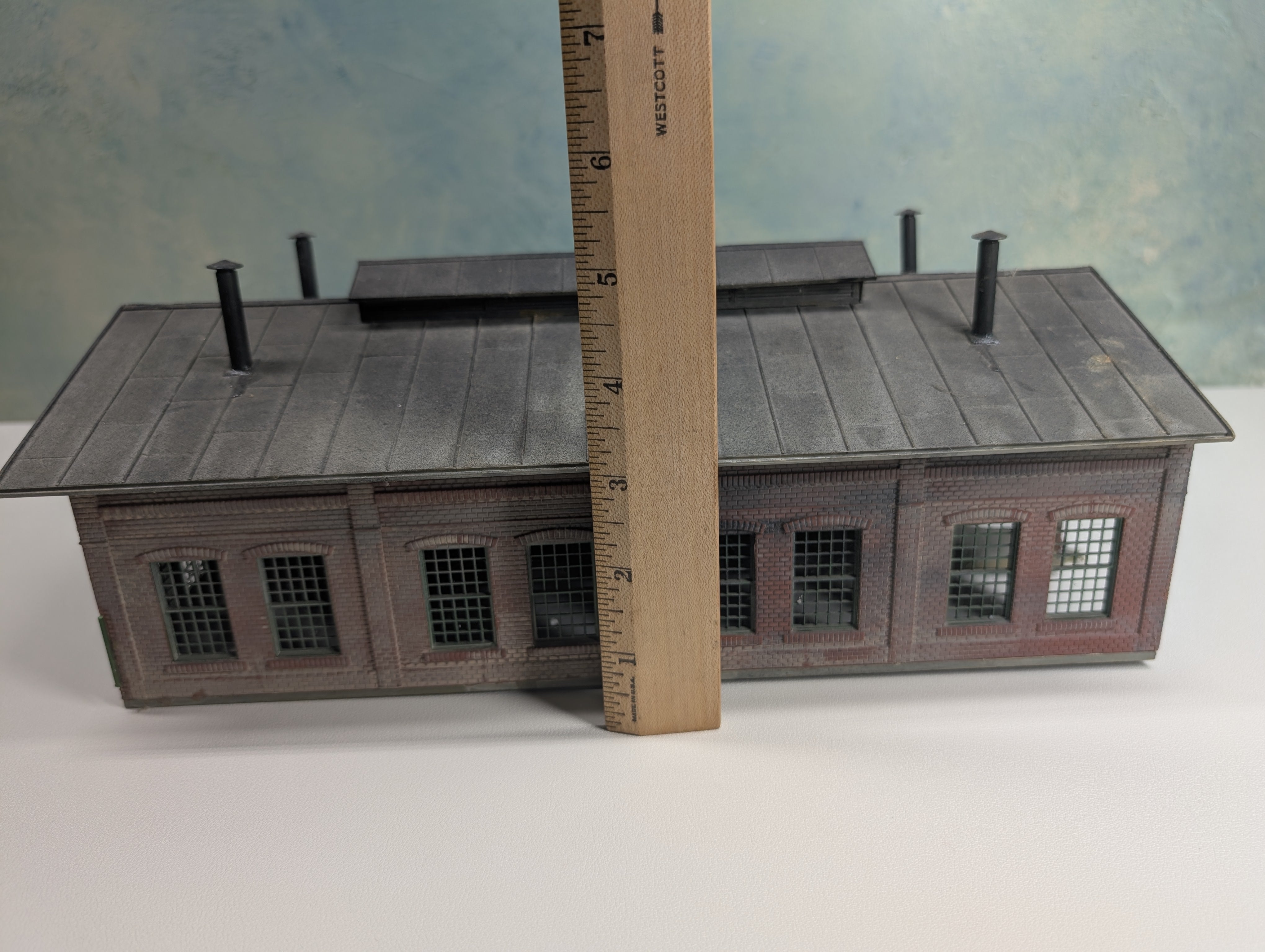 USED HO Scale Double Stall Engine House, Locomotive Work Shop, Brick Building