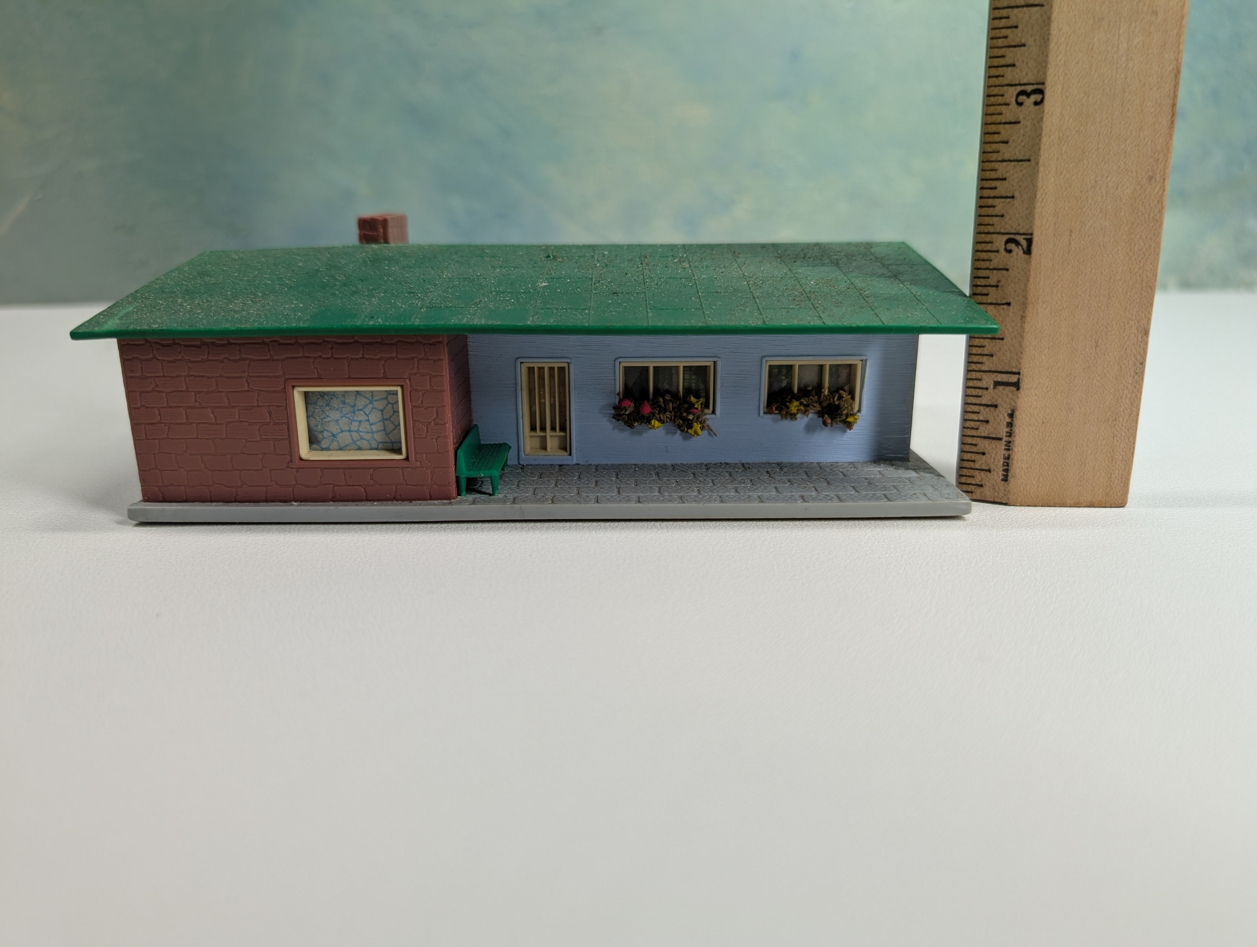 USED Hoffman 517 HO Scale Bungalow