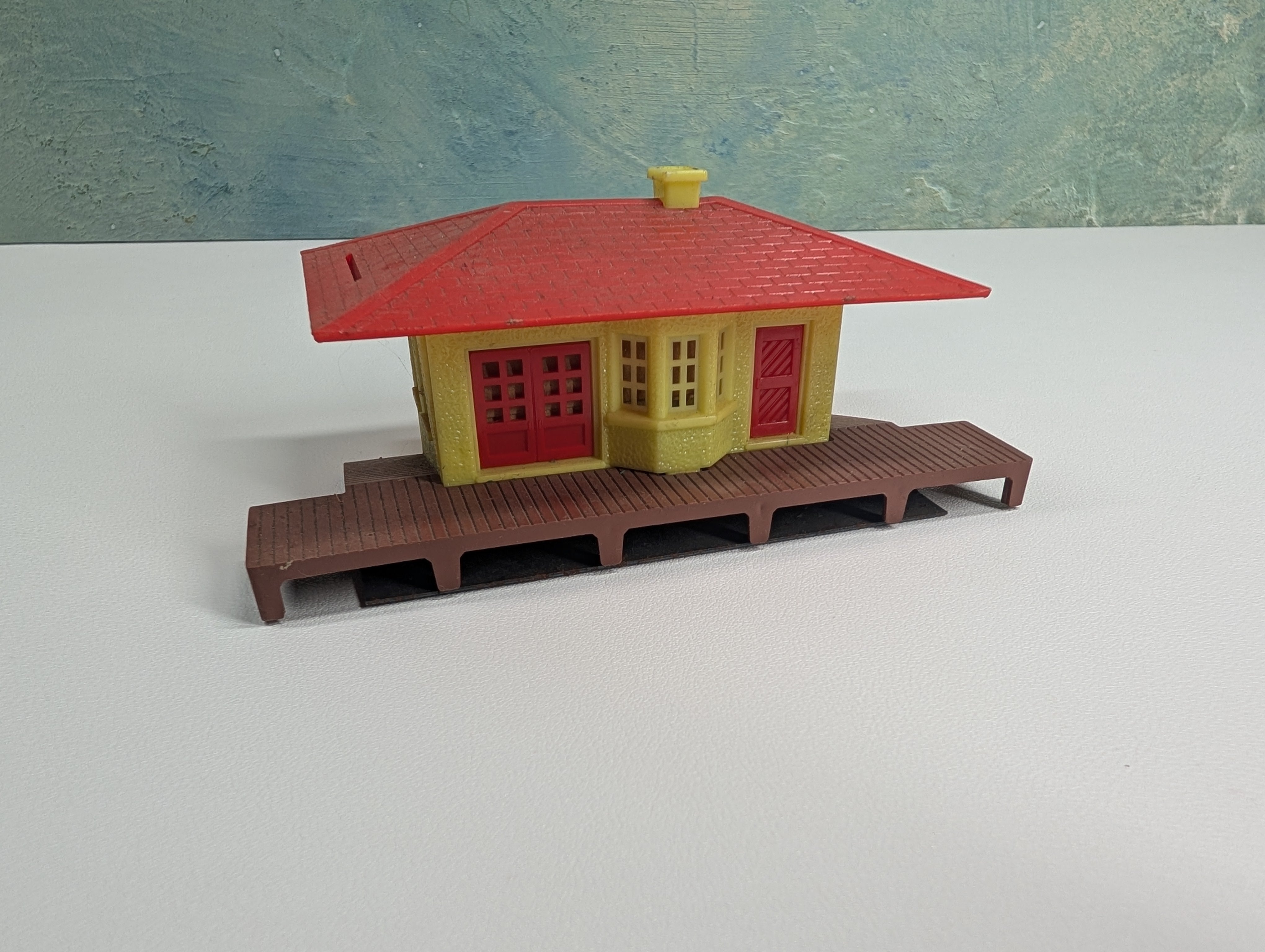 USED Plasticville HO Scale Passenger Station