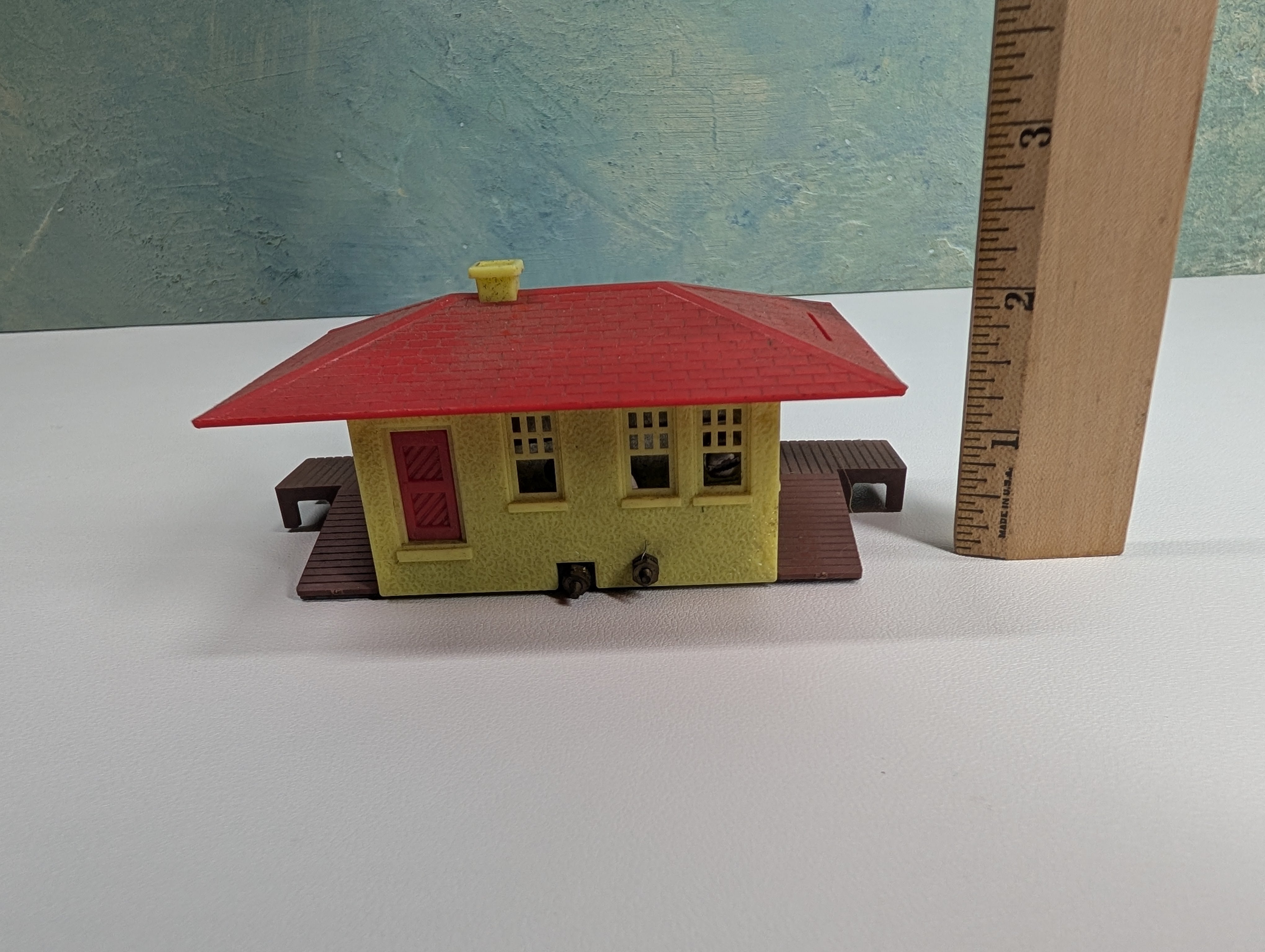 USED Plasticville HO Scale Passenger Station
