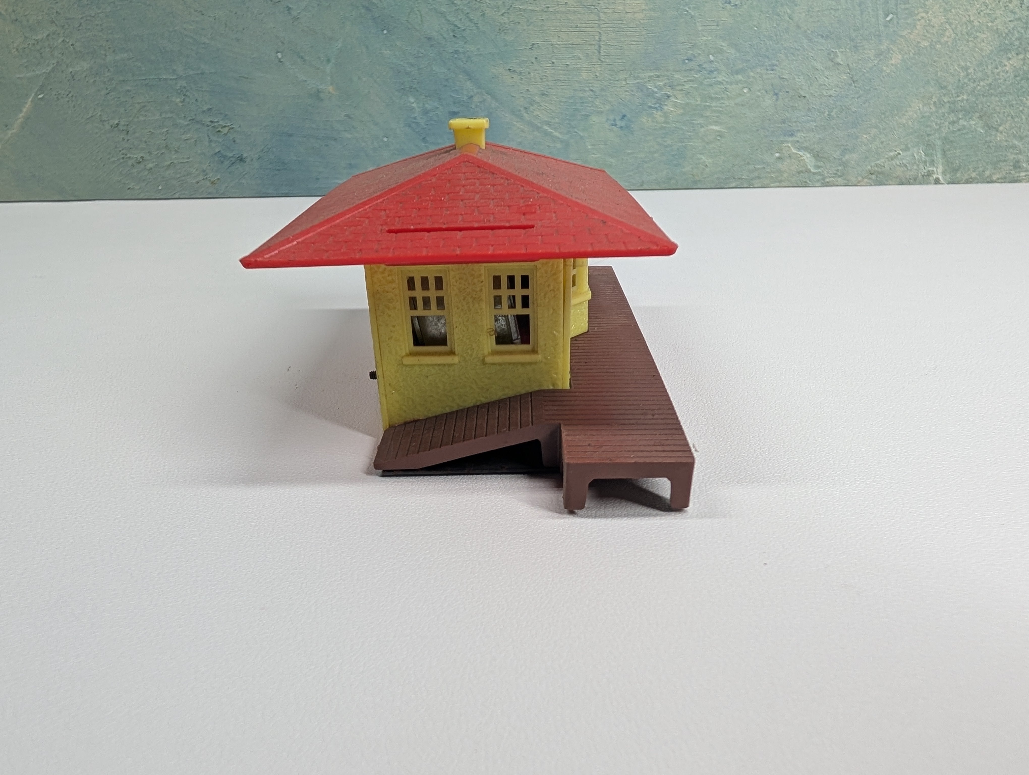 USED Plasticville HO Scale Passenger Station
