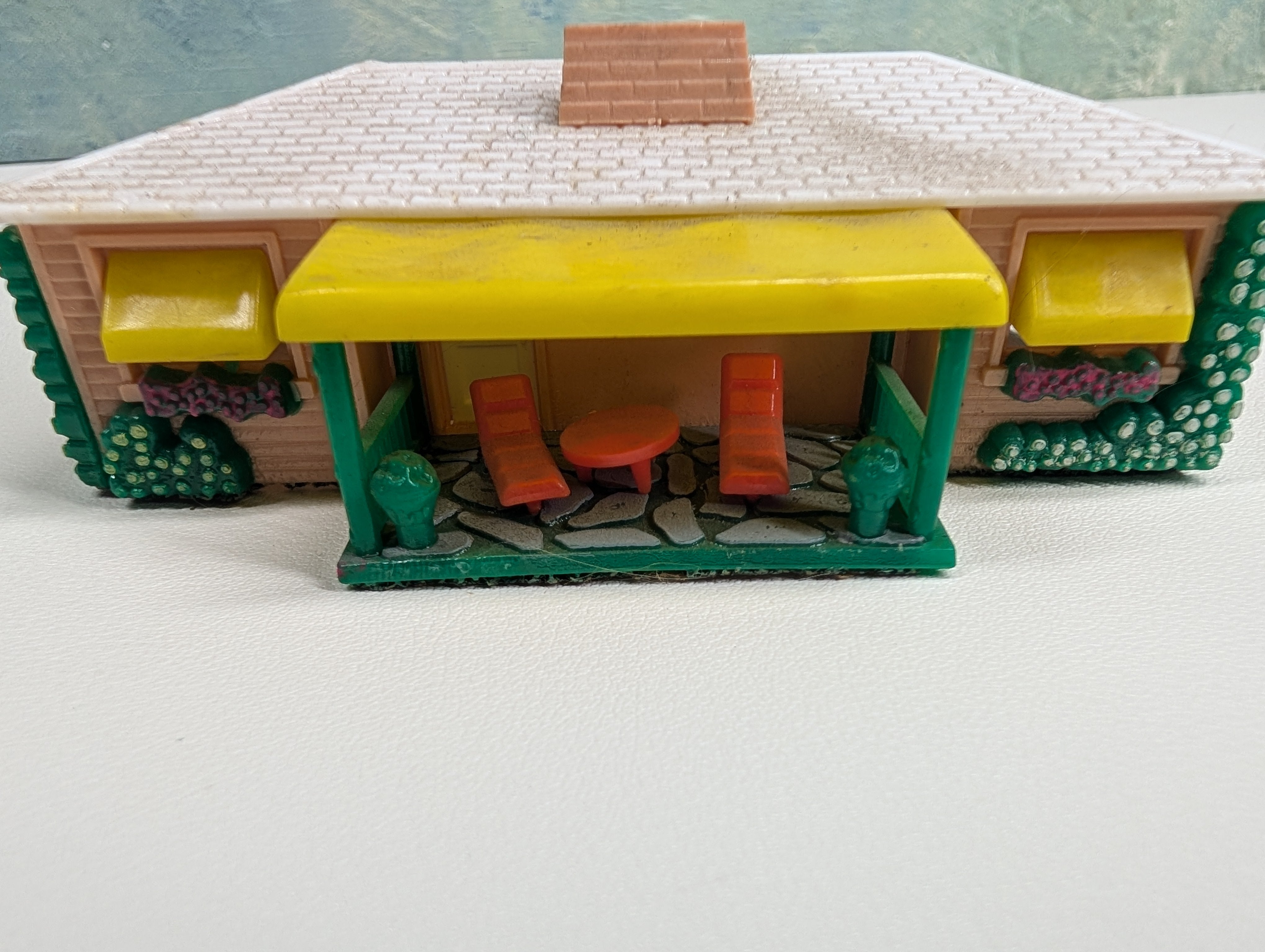 USED HO Scale Small Home with Patio