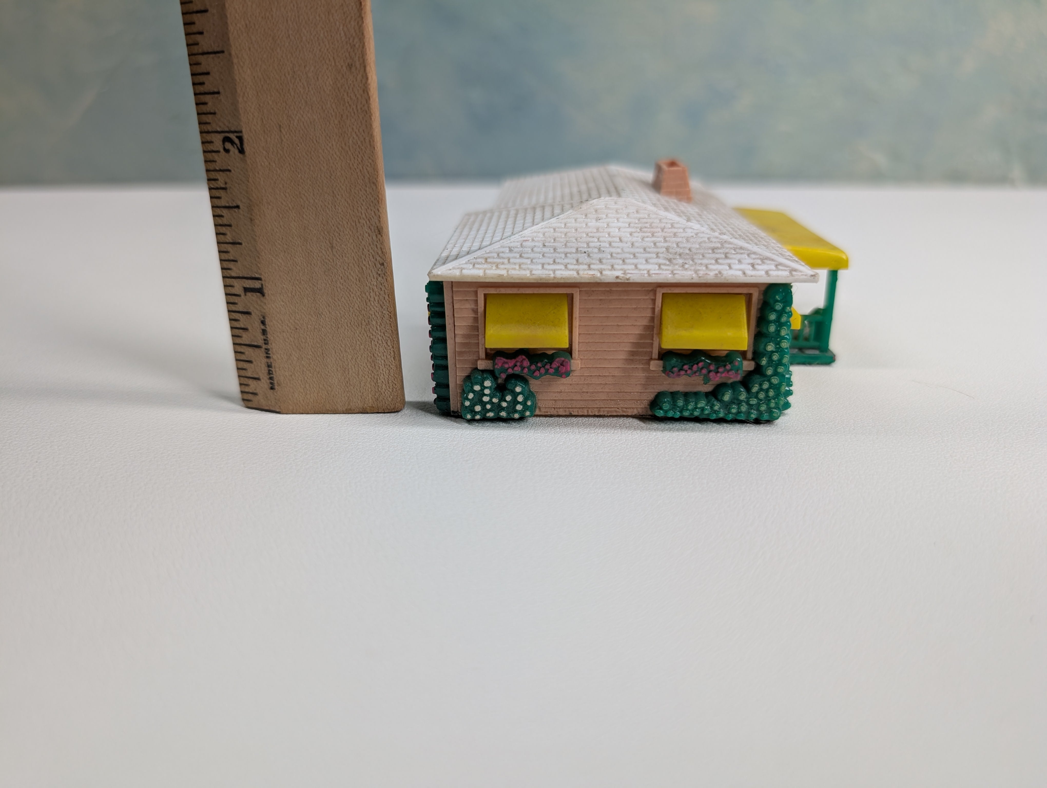 USED HO Scale Small Home with Patio