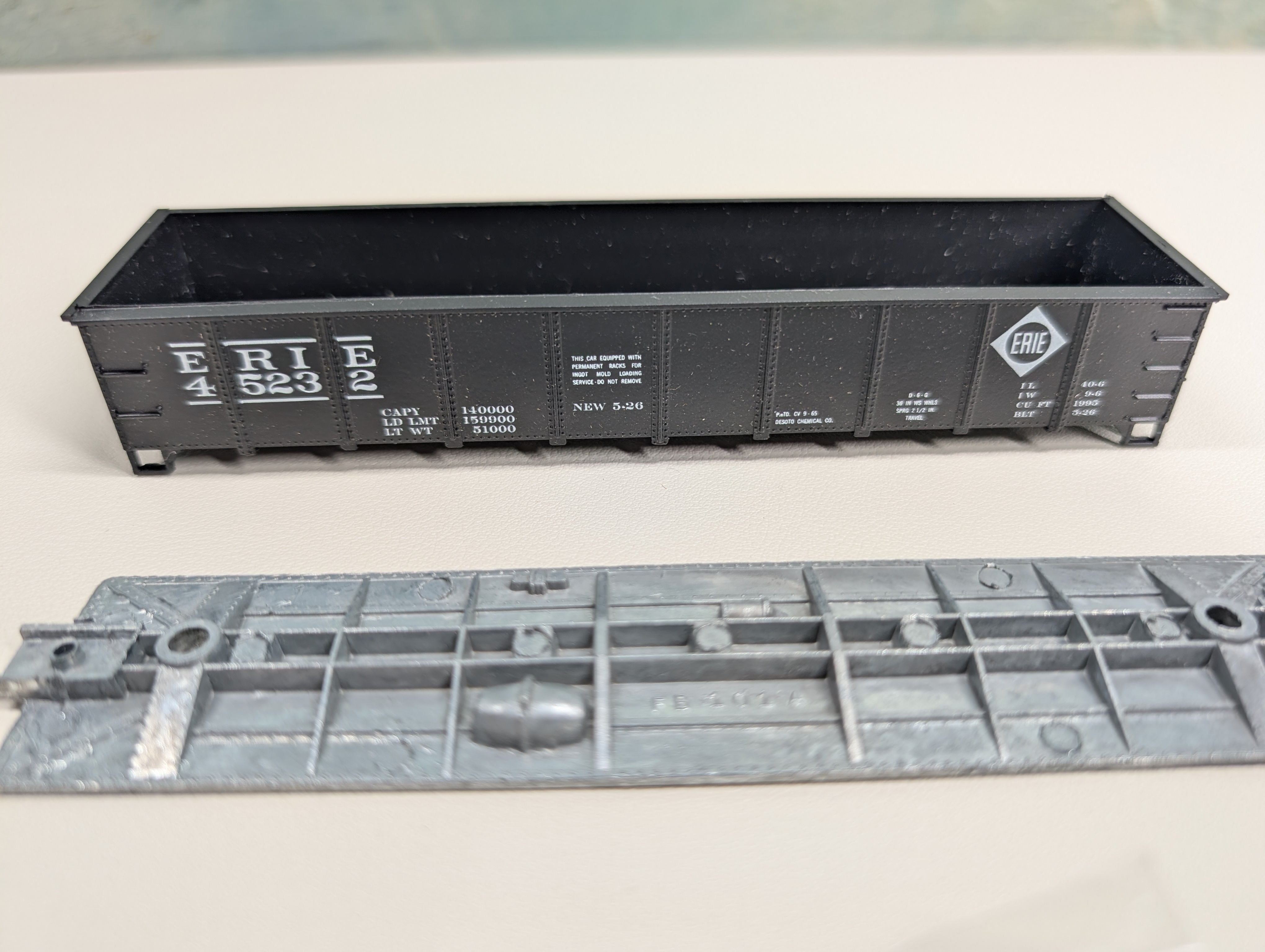 USED Roundhouse HO Scale Gondola Erie #45232