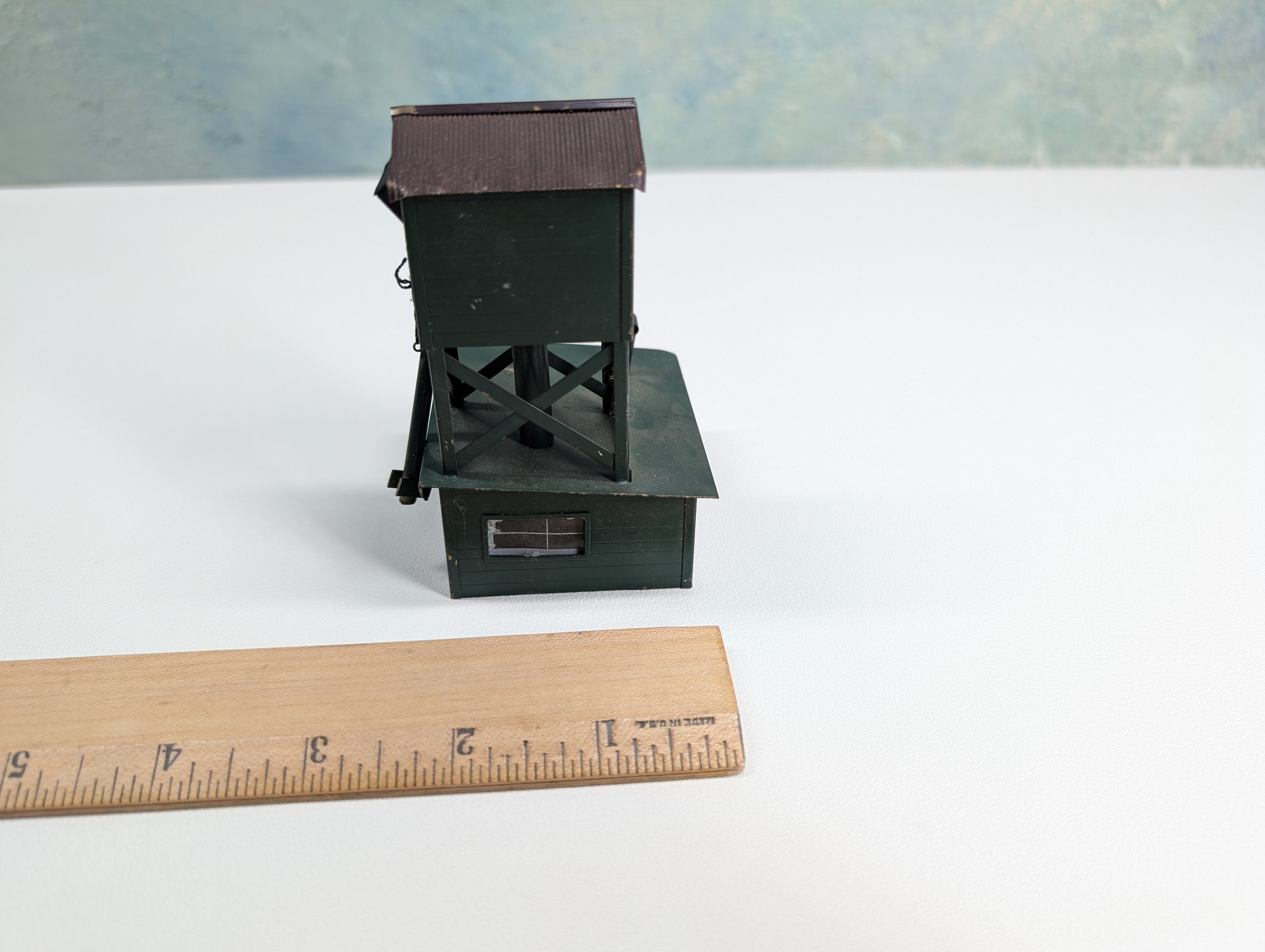 USED HO Scale Green Metal Old Time Water Tower