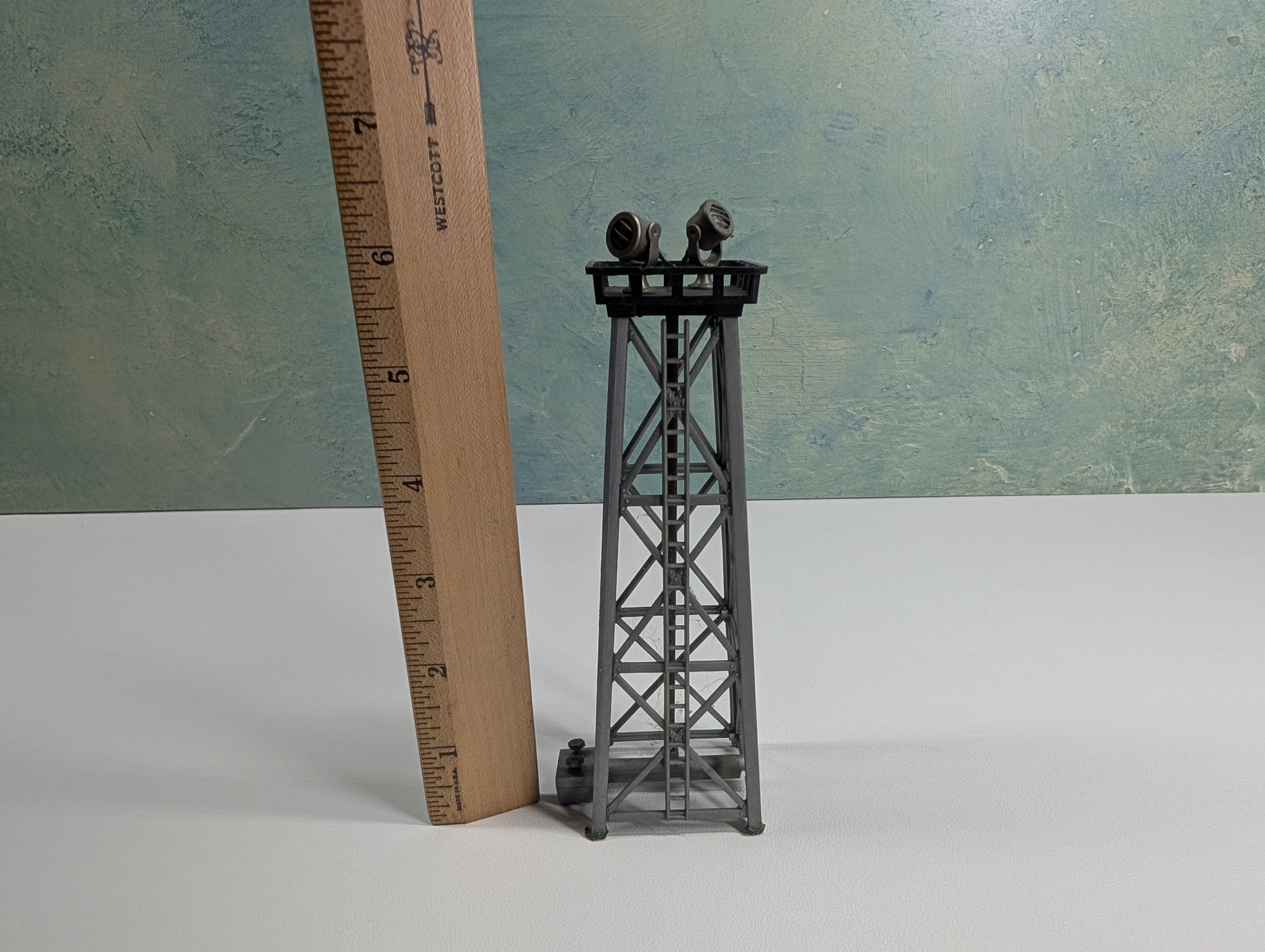 USED HO Scale Spotlight Tower