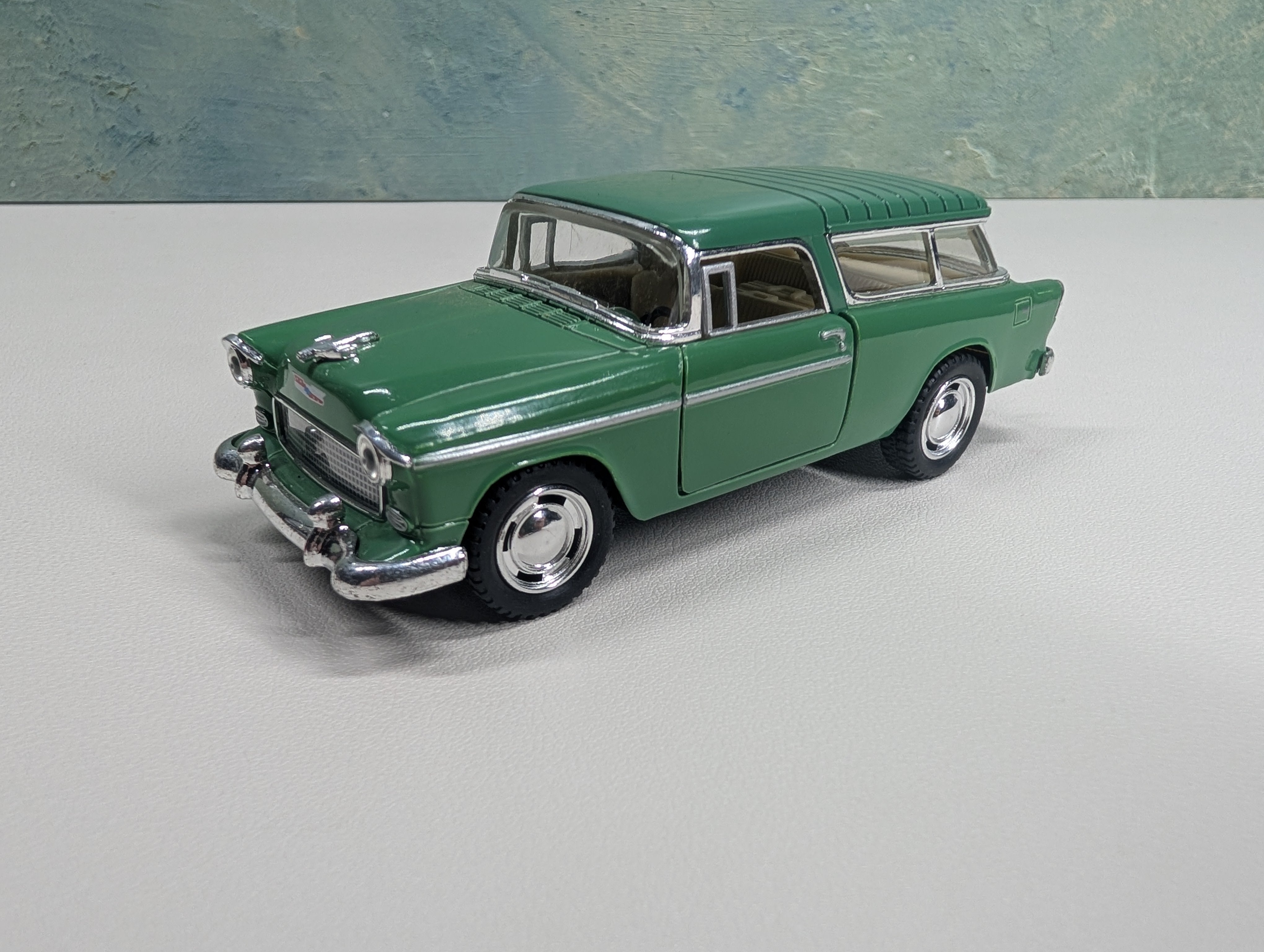 USED Kinsmart KT5331 1955 Chevy Nomad 1/40 Scale Green