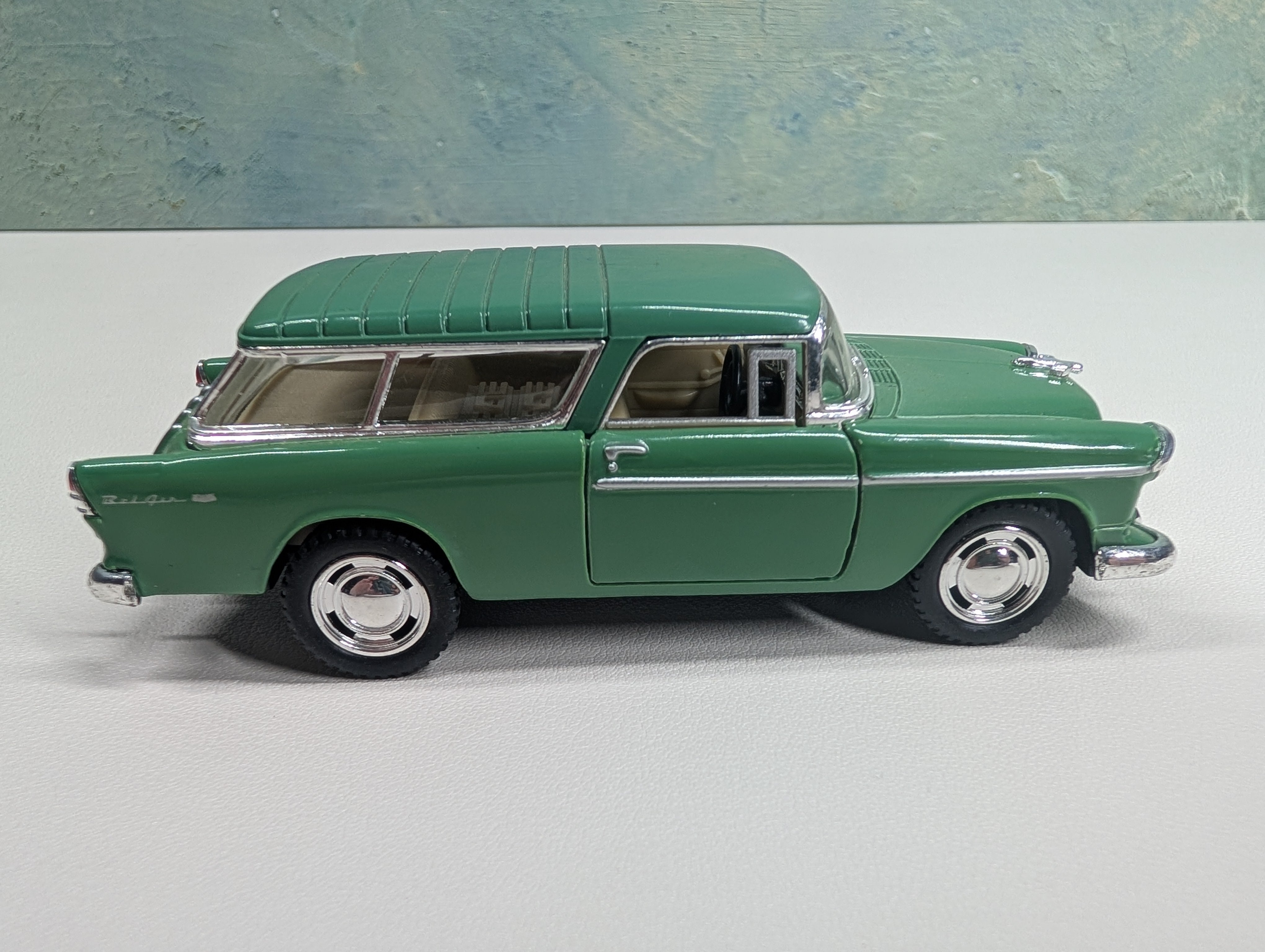 USED Kinsmart KT5331 1955 Chevy Nomad 1/40 Scale Green
