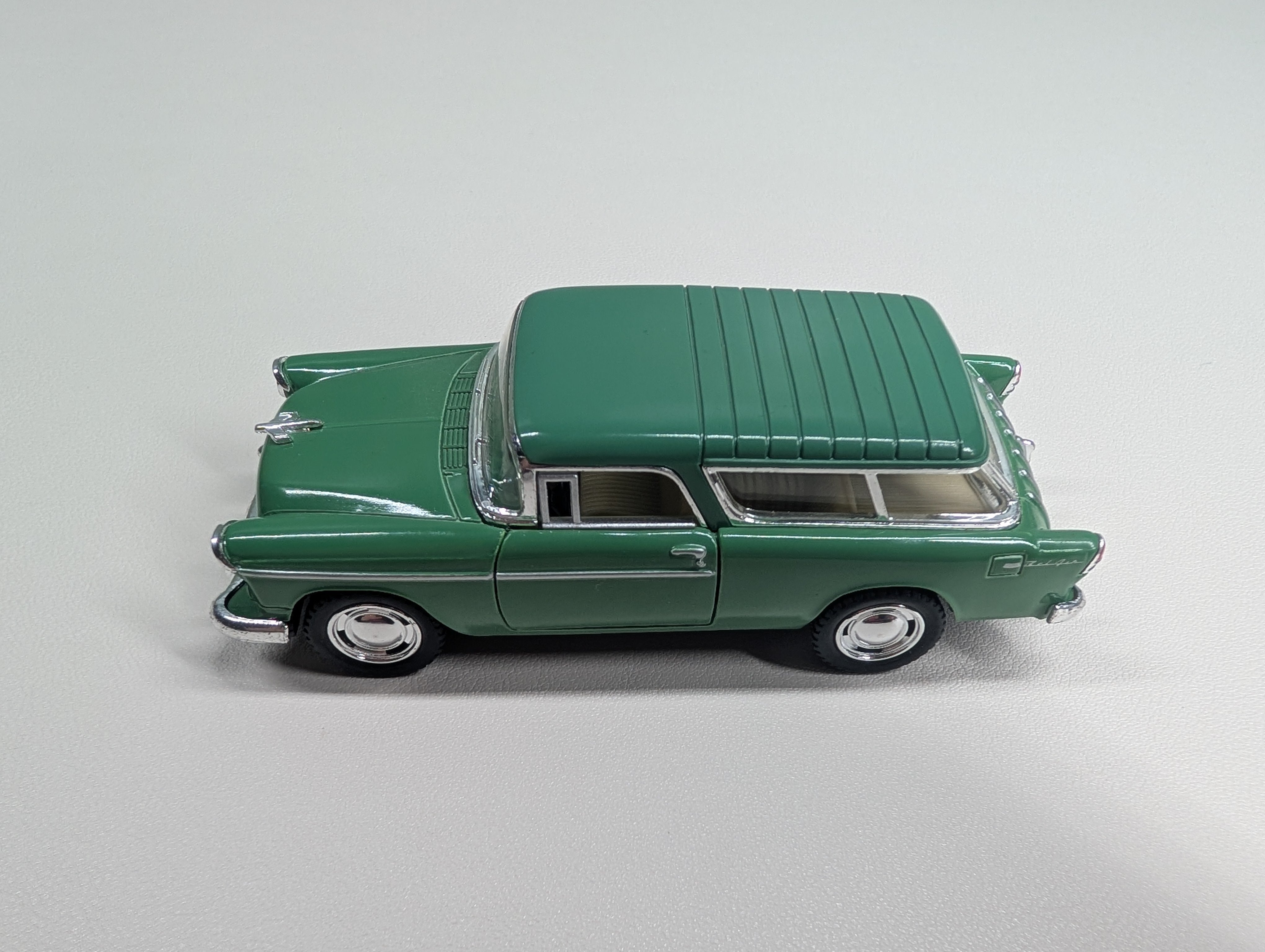 USED Kinsmart KT5331 1955 Chevy Nomad 1/40 Scale Green