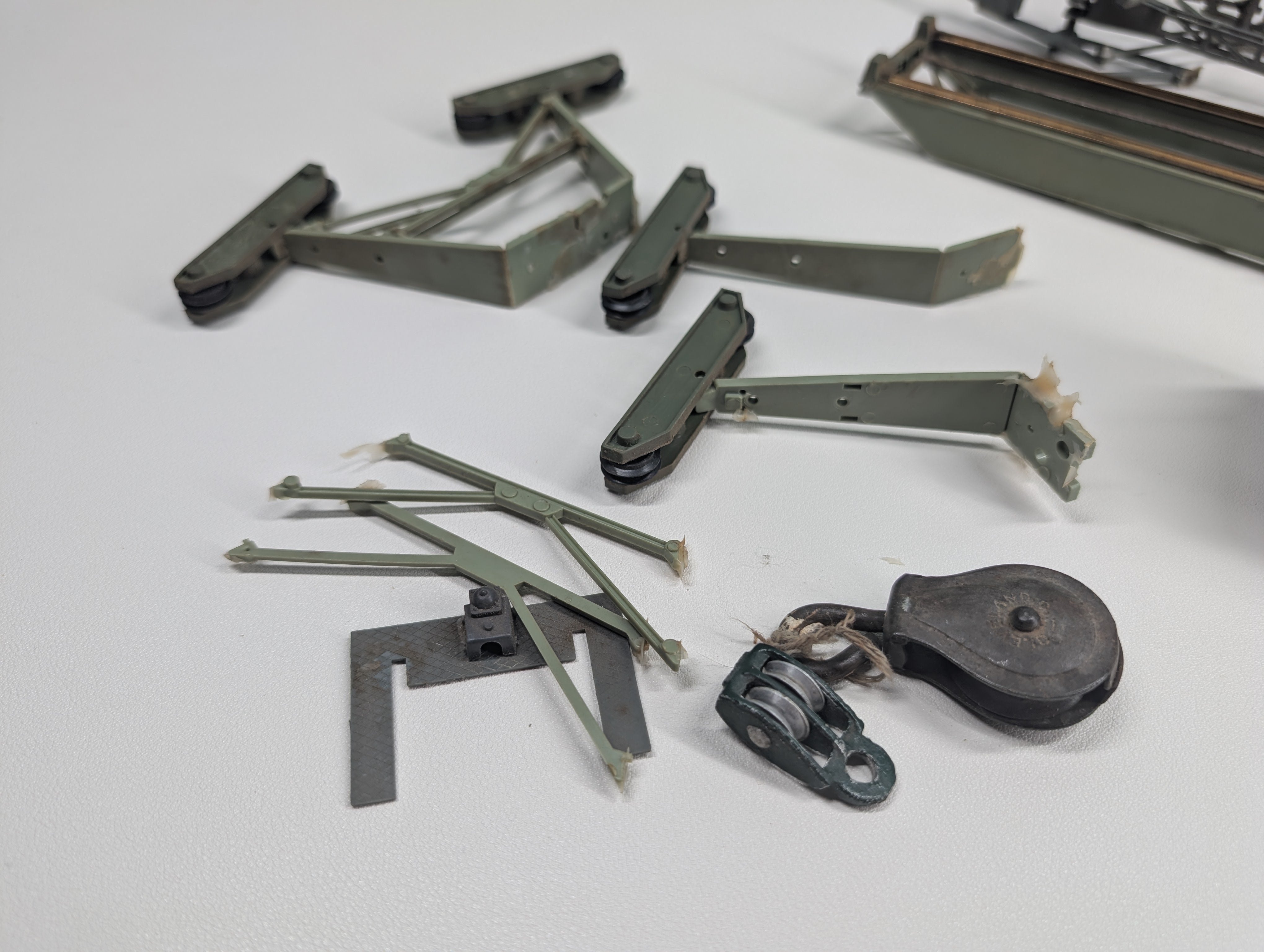 USED HO Scale Gantry Crane for Parts/Repair, Crane