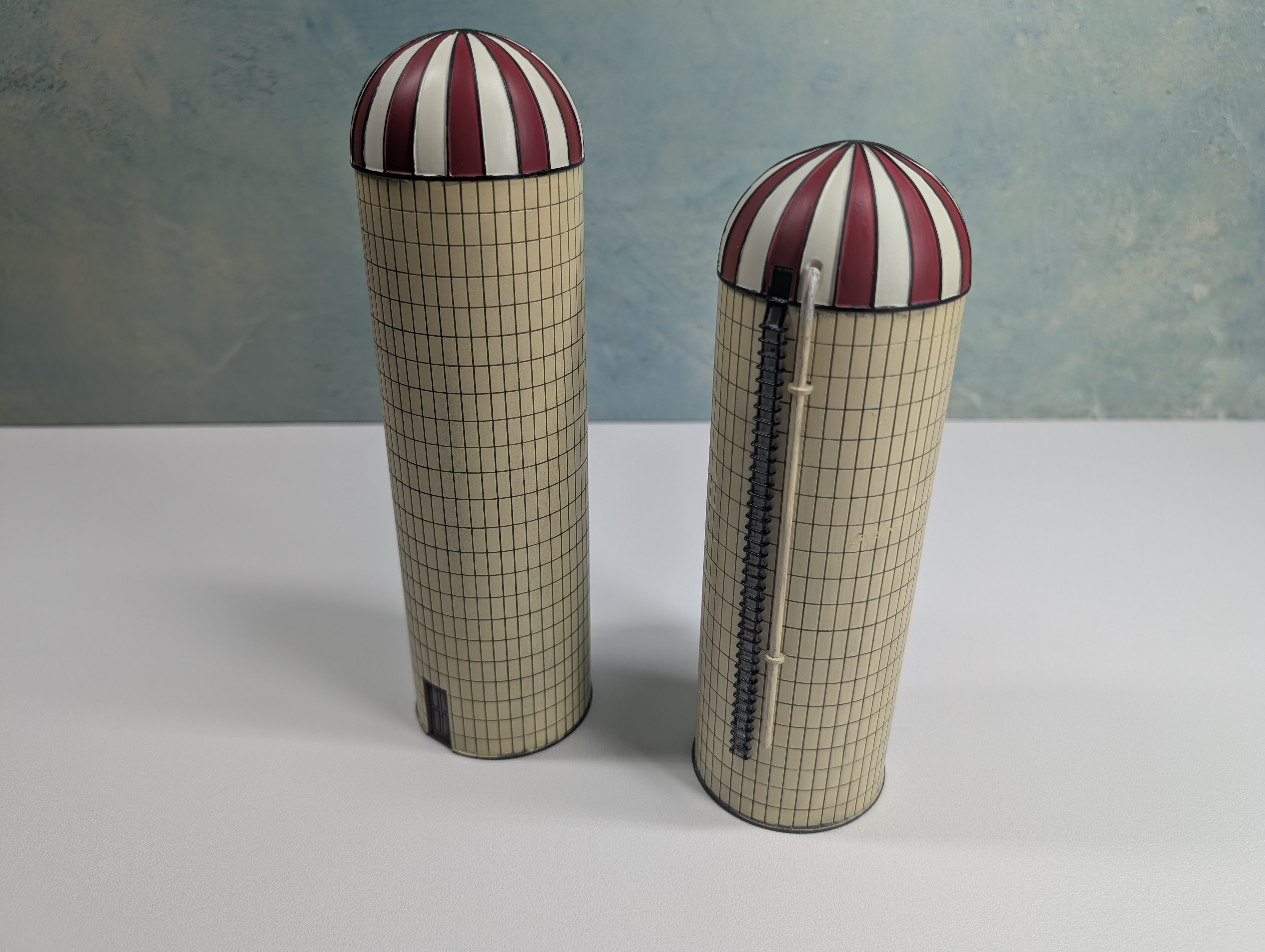 USED IMEX 6118 HO Scale Farm Silos, Resin (2 pcs)