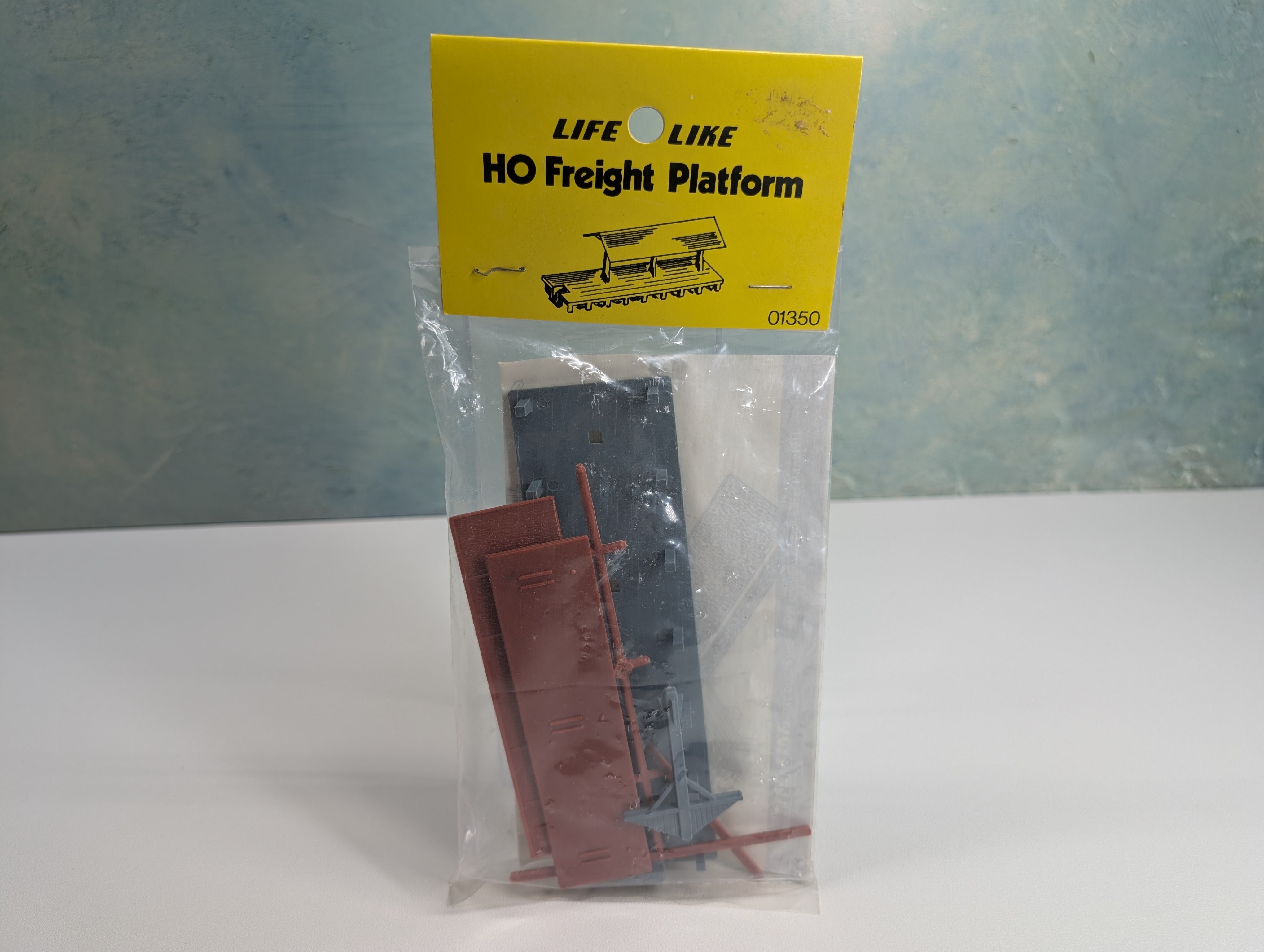 USED Life-Like 1350 HO Scale Freight Platform KIT