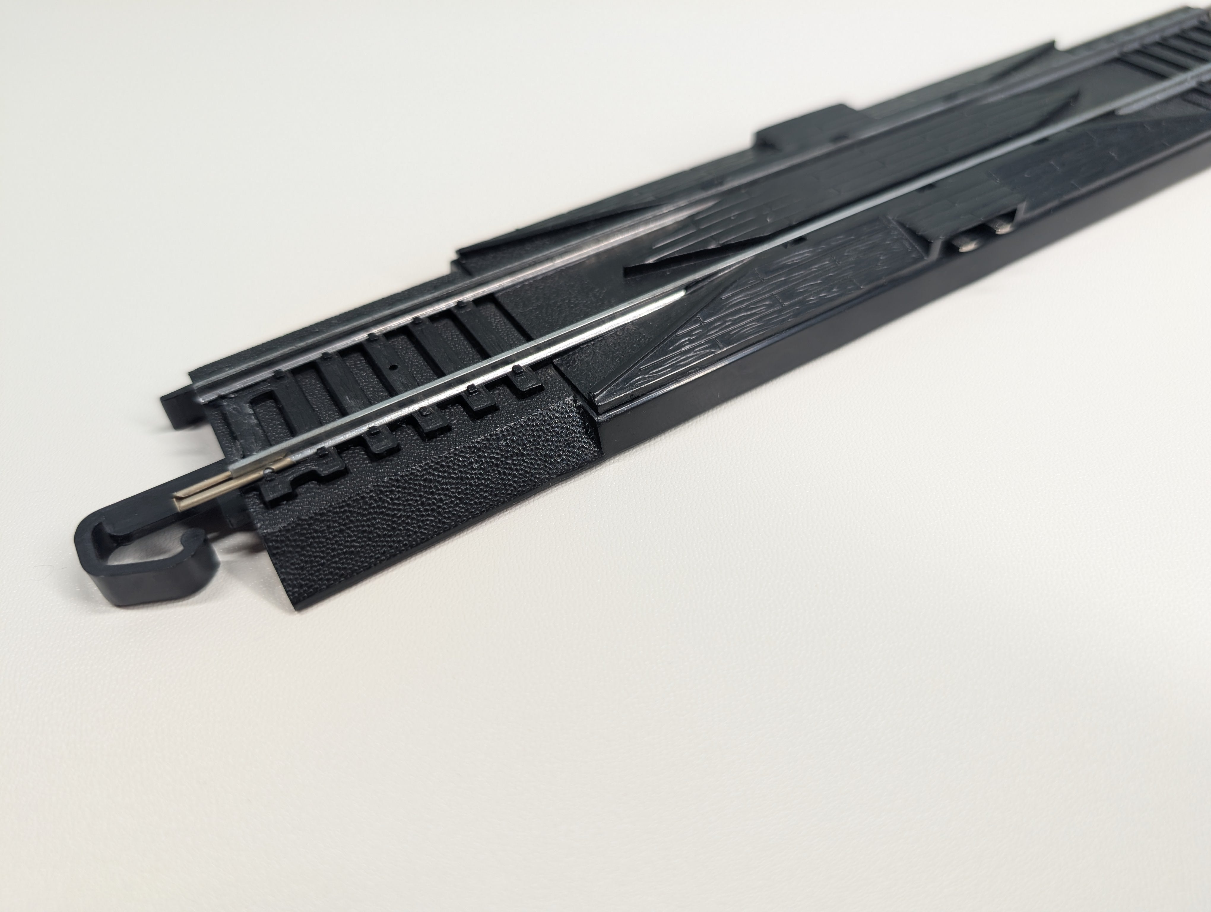 USED Bachmann HO Scale 9" Straight Terminal Rerailer Track, Black Roadbed, E-Z Track, Steel, Code 100