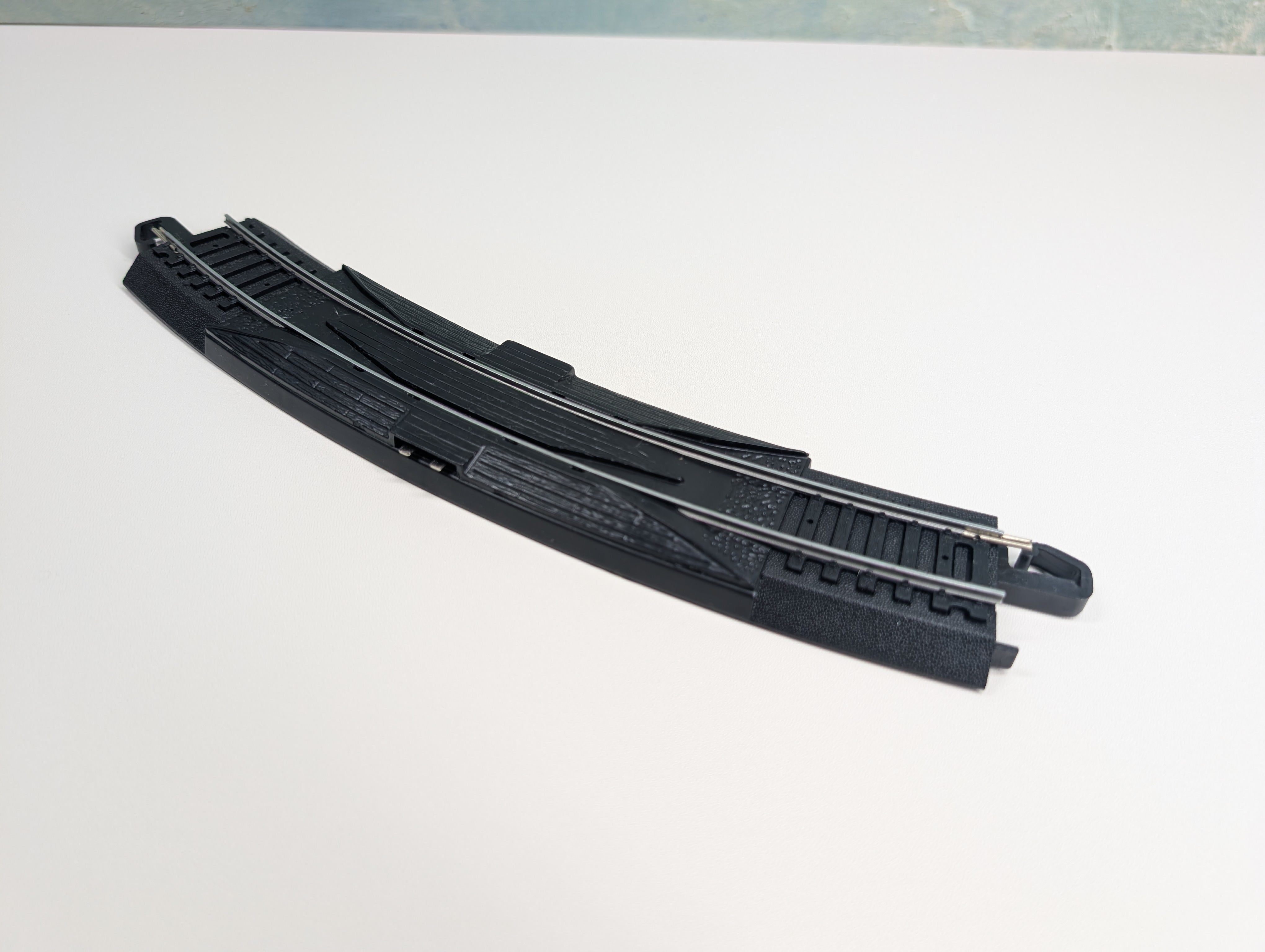 USED Bachmann HO Scale 18" Radius Terminal Rerailer Track, Black Roadbed, E-Z Track, Steel, Code 100