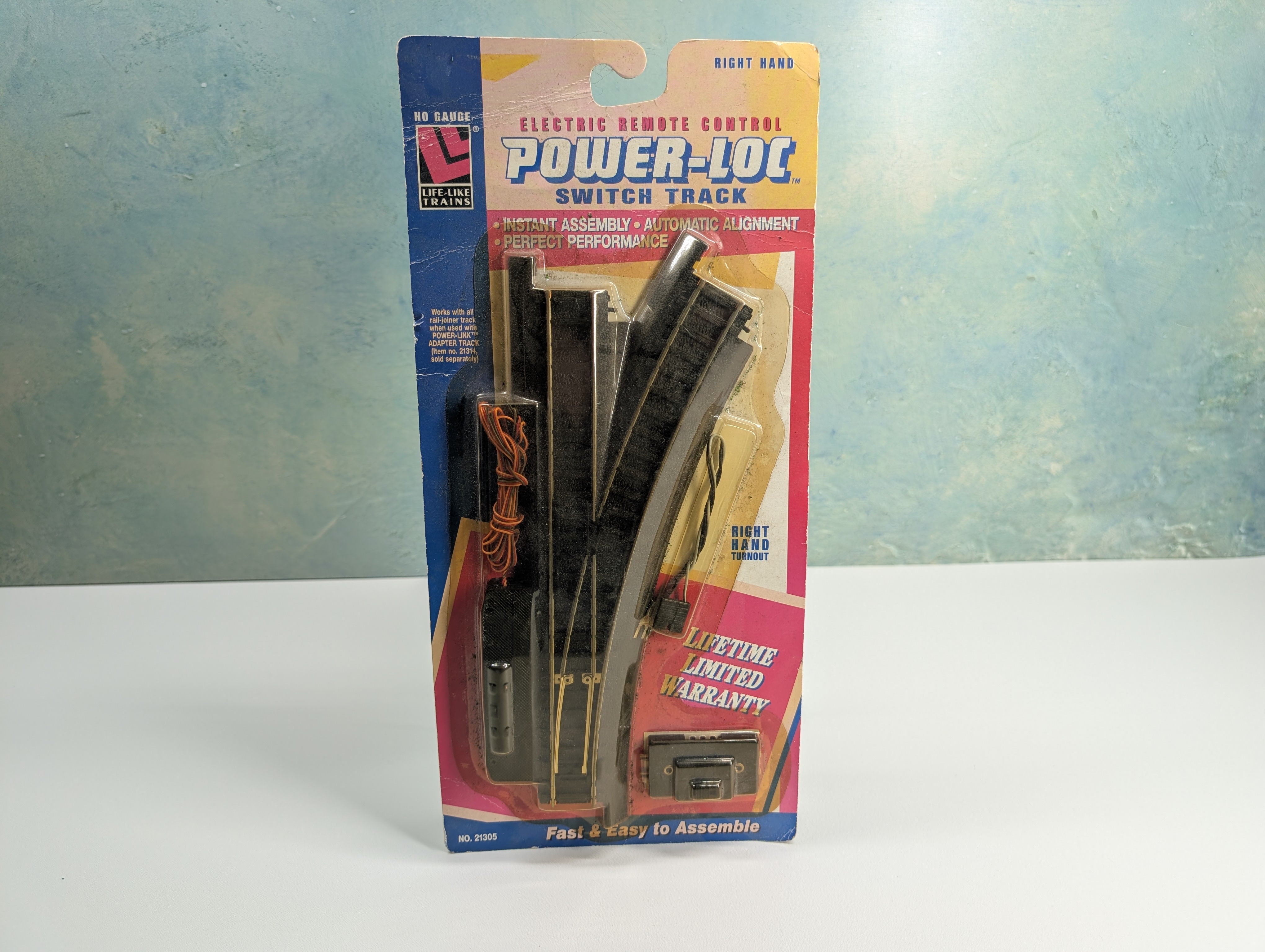 Life-Like 21305 HO Scale Electric Right Hand Turnout, Power-Loc, Black Roadbed, Code 100