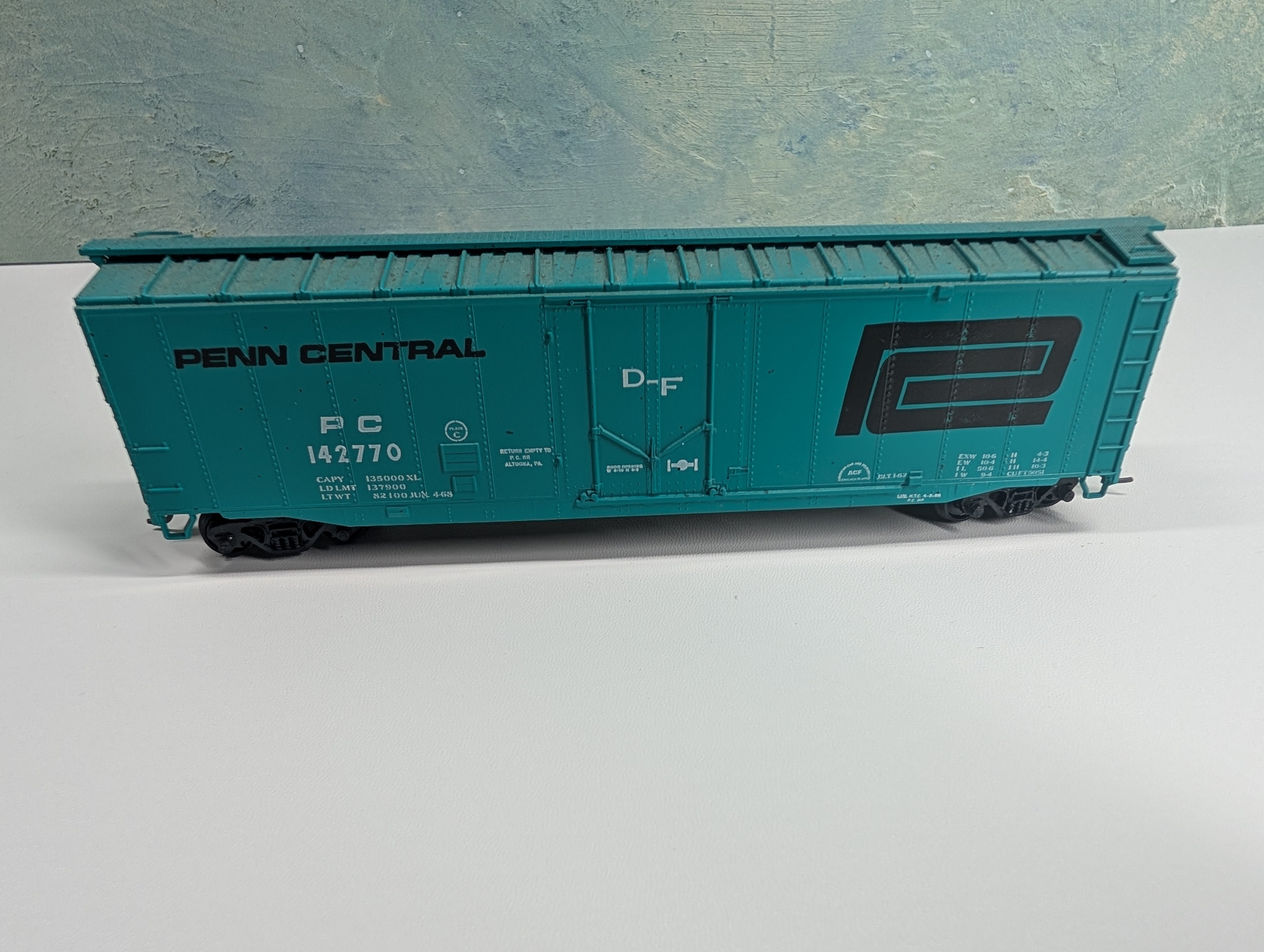 USED Athearn HO Scale 50' Box Car Penn Central PC #142770