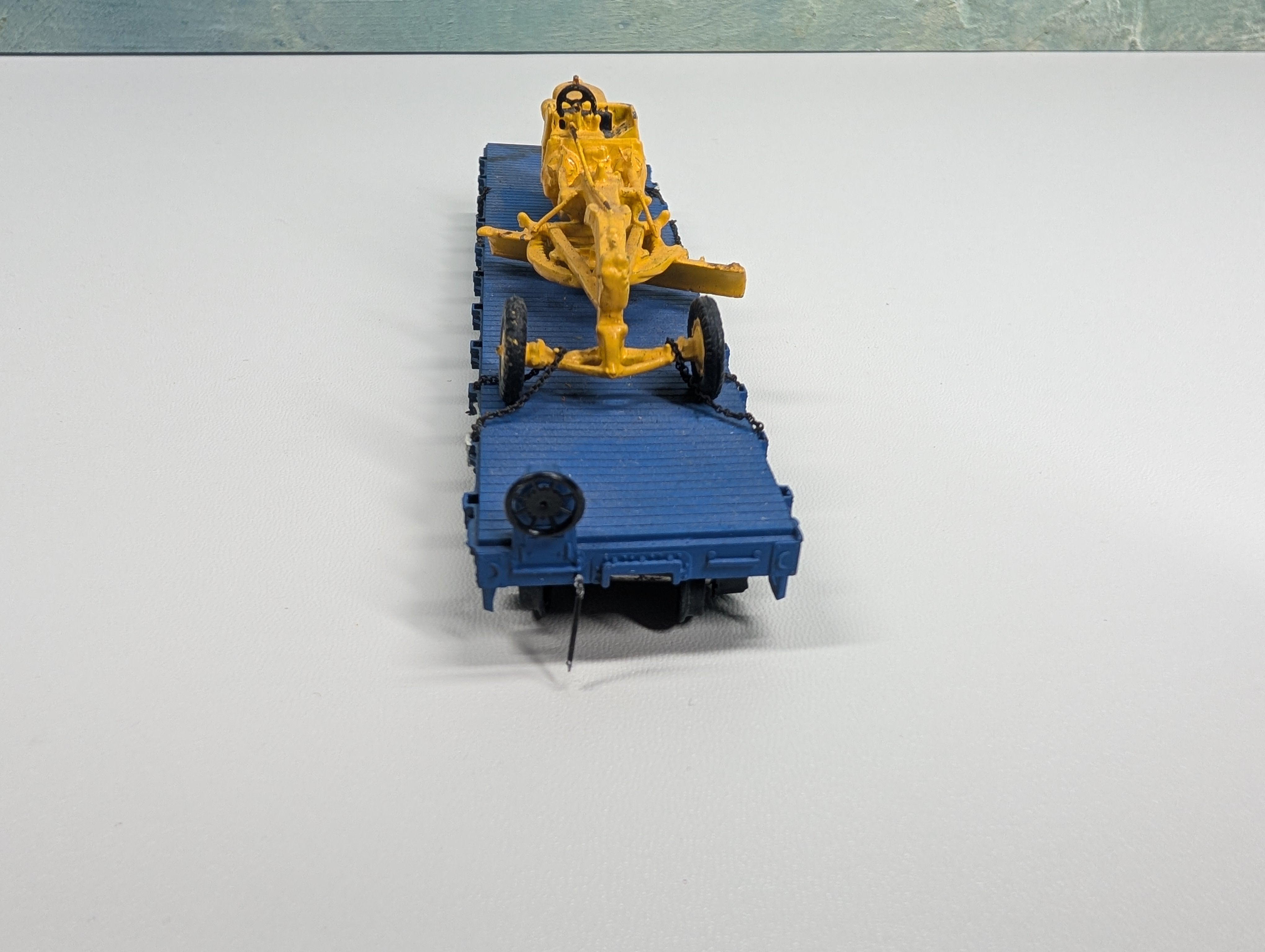 USED Athearn HO Scale 40' Flat Car Conrail CR #715500 w/ Construction Load, Decal