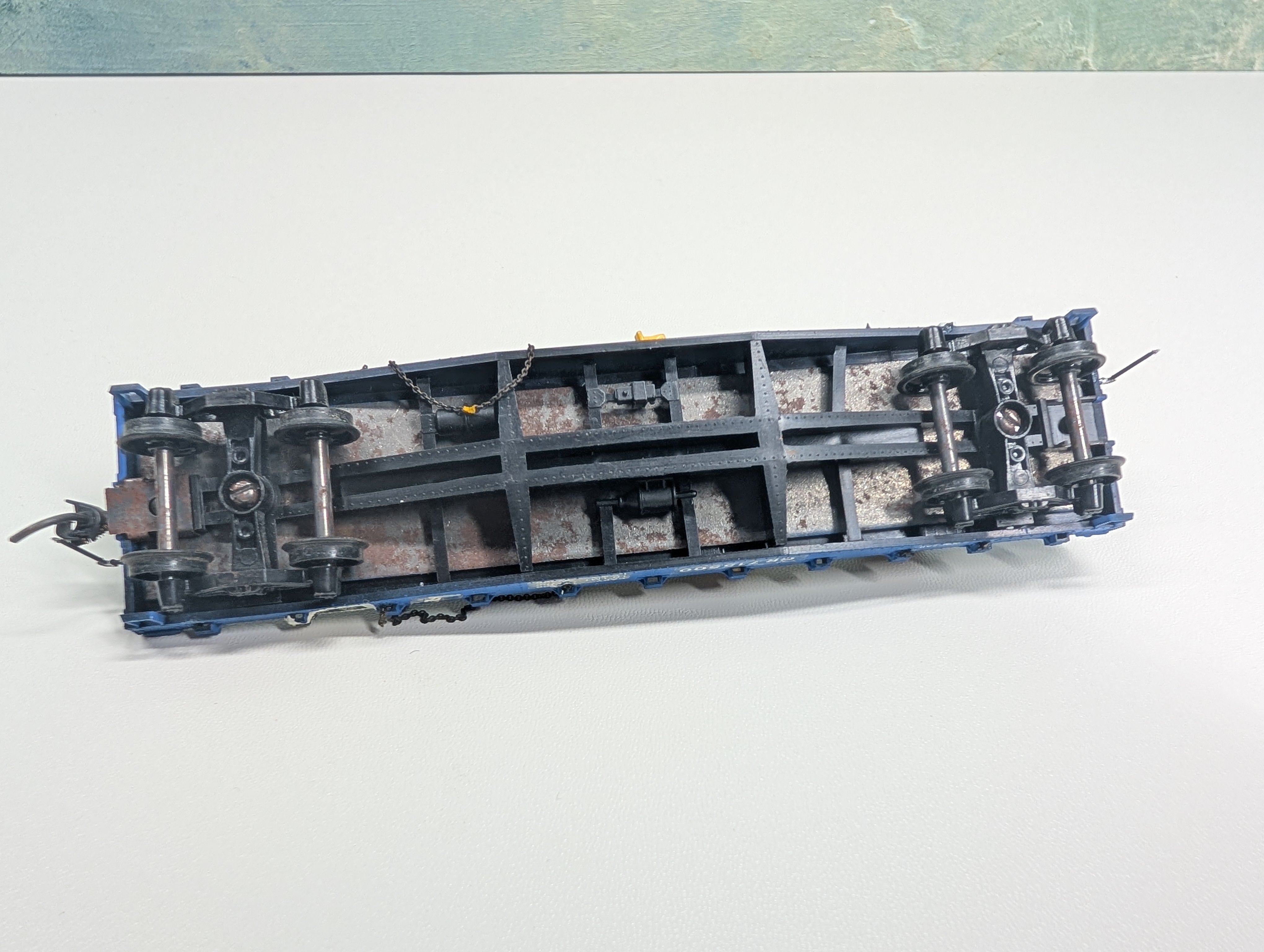 USED Athearn HO Scale 40' Flat Car Conrail CR #715500 w/ Construction Load, Decal