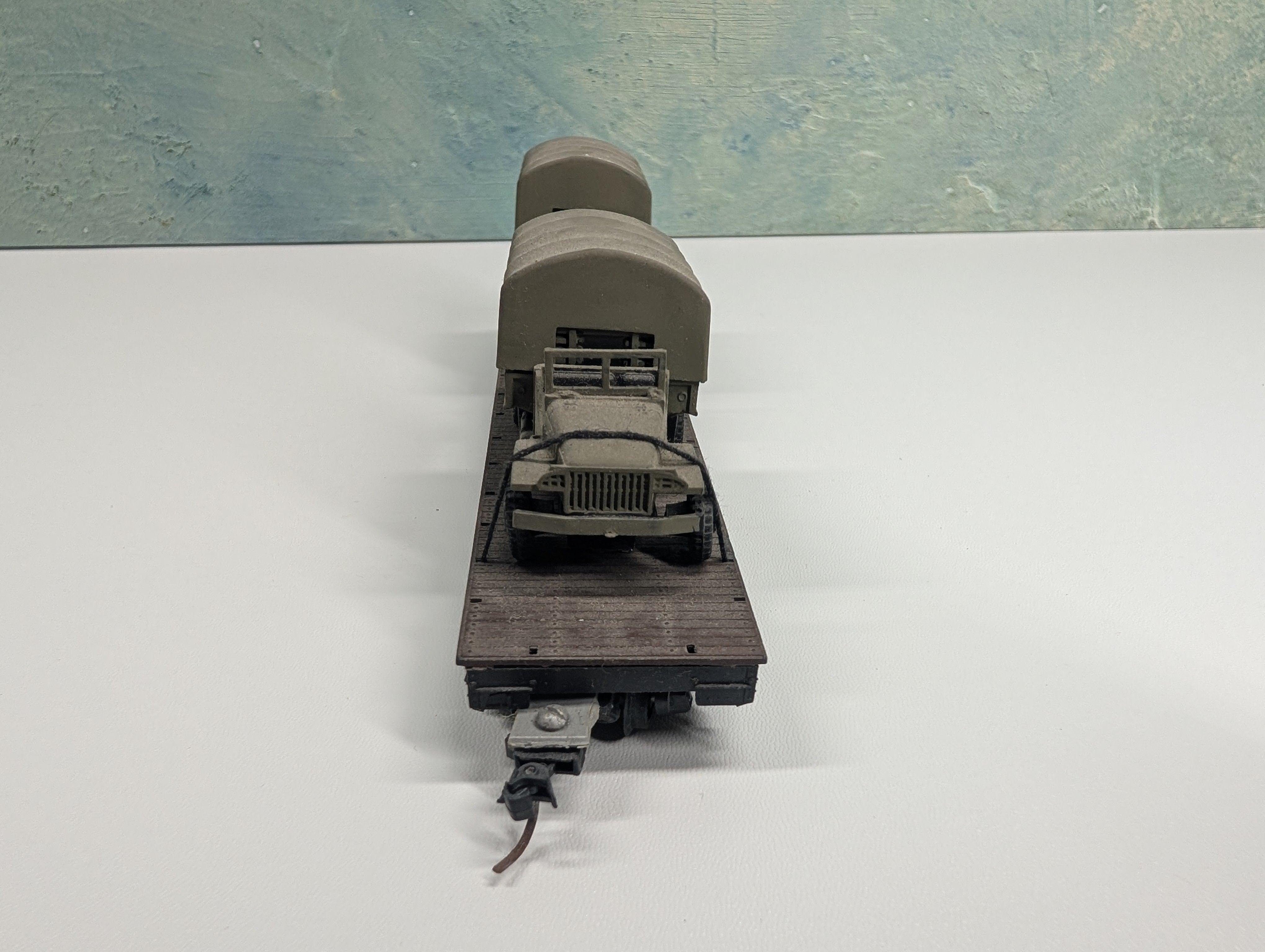 USED HO Scale Heavy Duty 54' Flat Car United States Army USAX #38065 w/ Army Vehicles