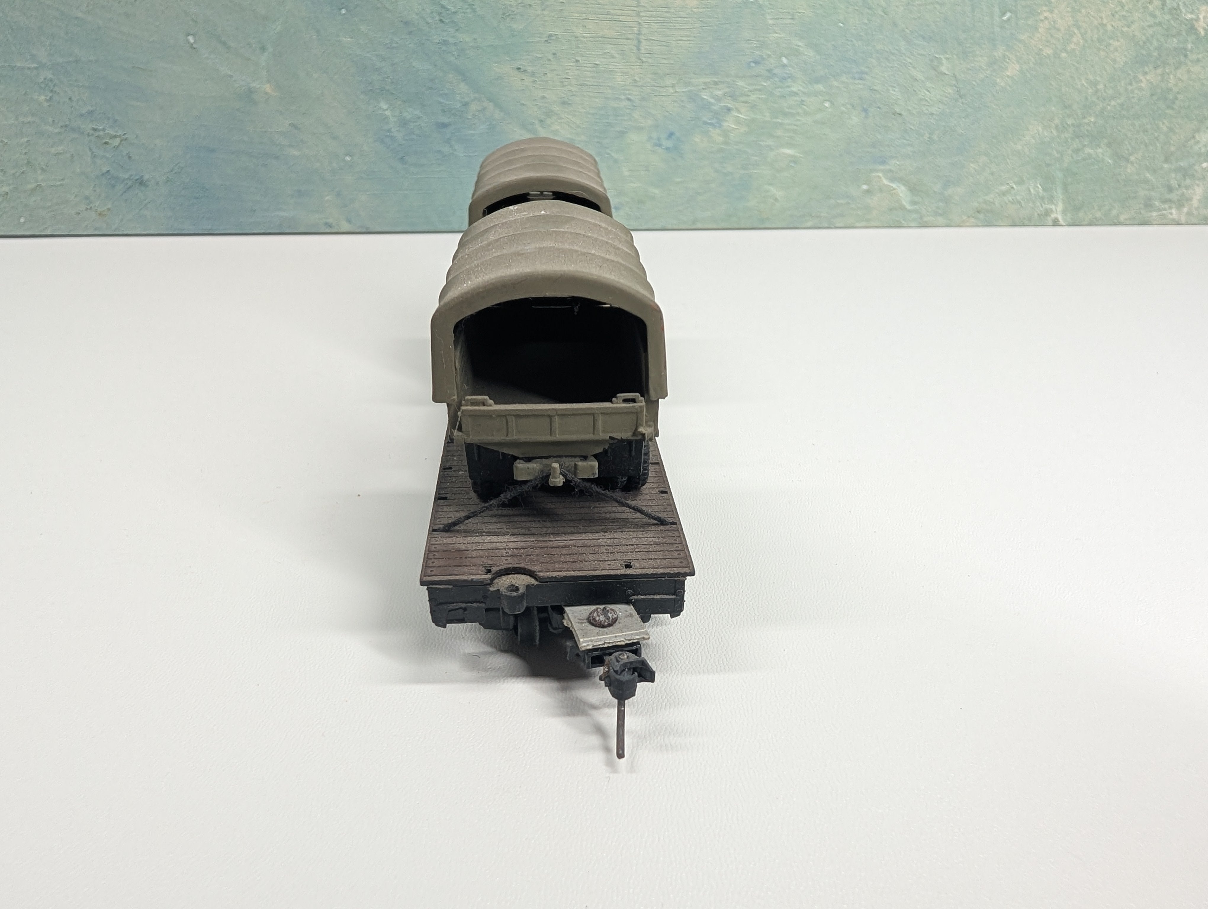 USED HO Scale Heavy Duty 54' Flat Car United States Army USAX #38065 w/ Army Vehicles