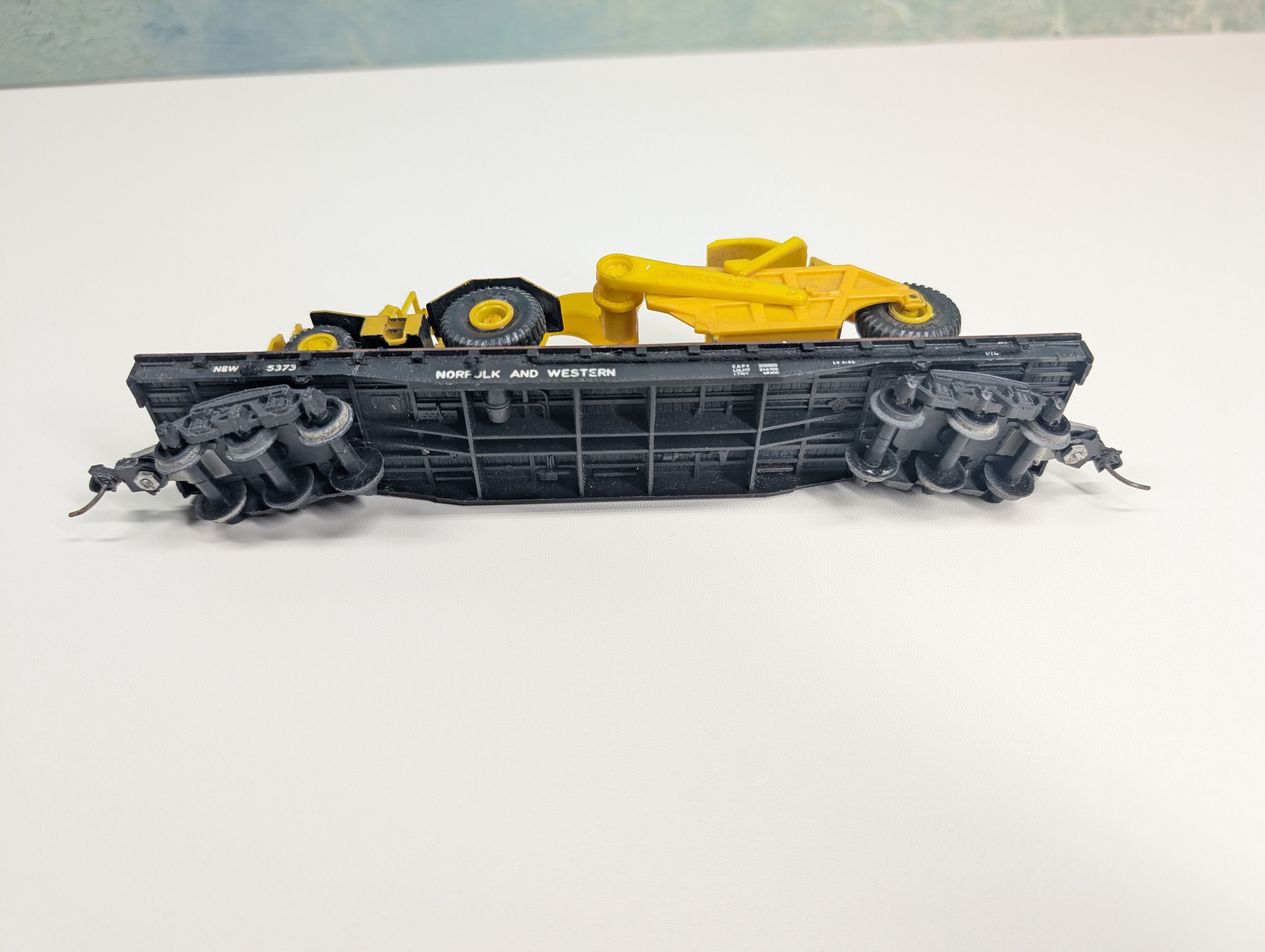 USED HO Scale Heavy Duty 54' Flat Car Norfolk & Western N&W #5373 w/ Umex Motor Scraper