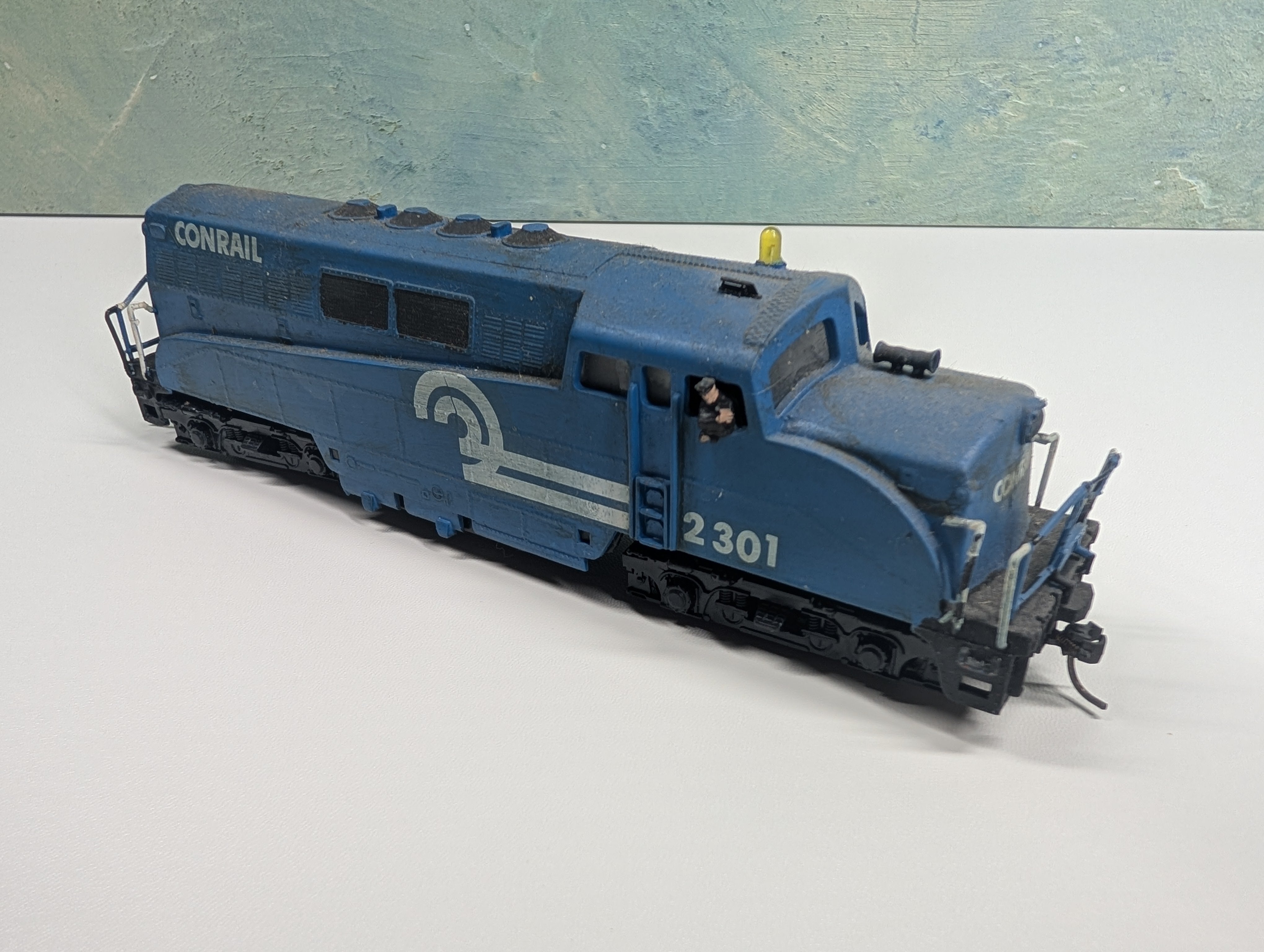 USED AHM HO Scale BL-2 Diesel Locomotive Conrail #2301 Runs w/ Beacon Light, Decal DC