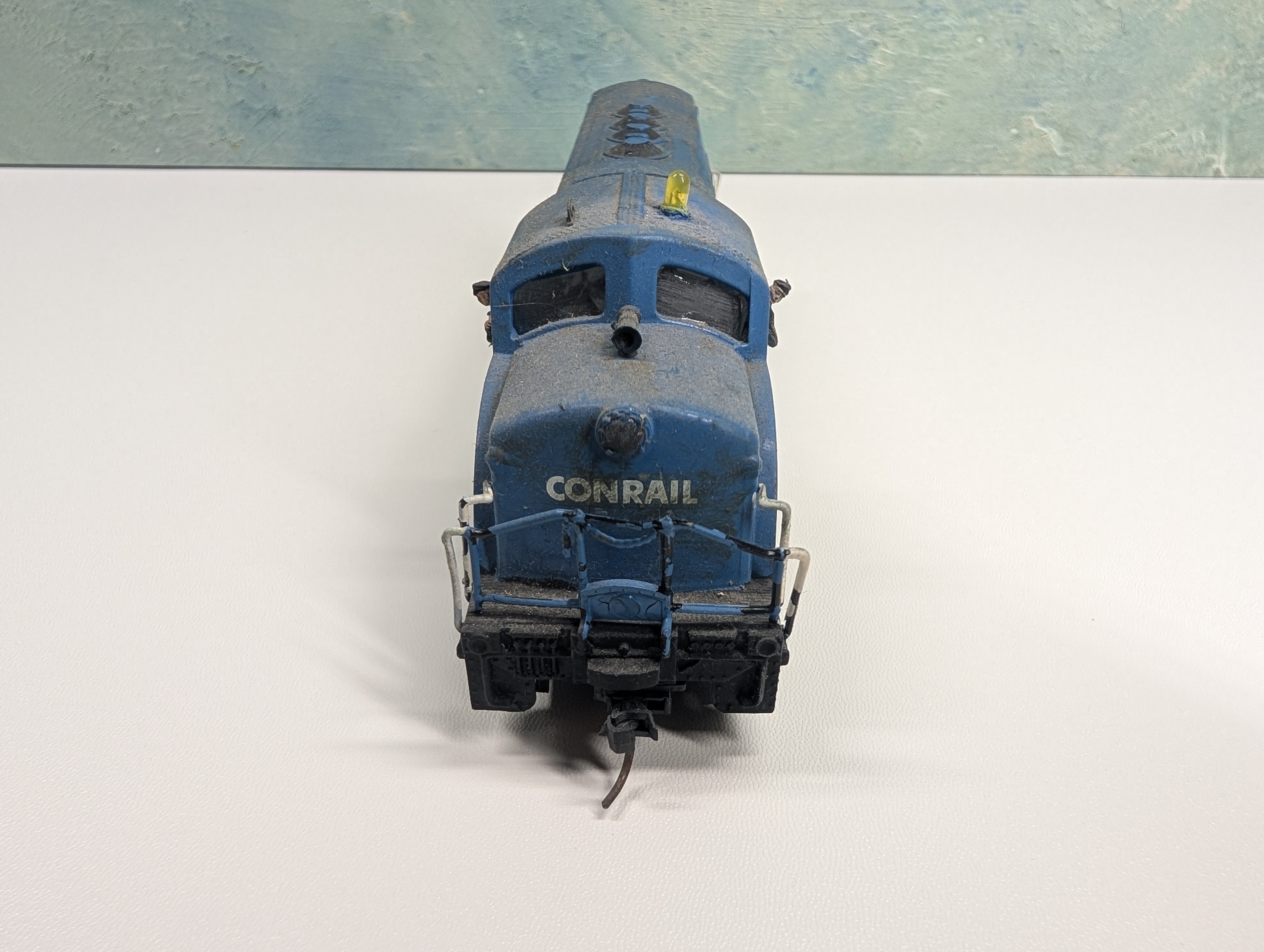 USED AHM HO Scale BL-2 Diesel Locomotive Conrail #2301 Runs w/ Beacon Light, Decal DC