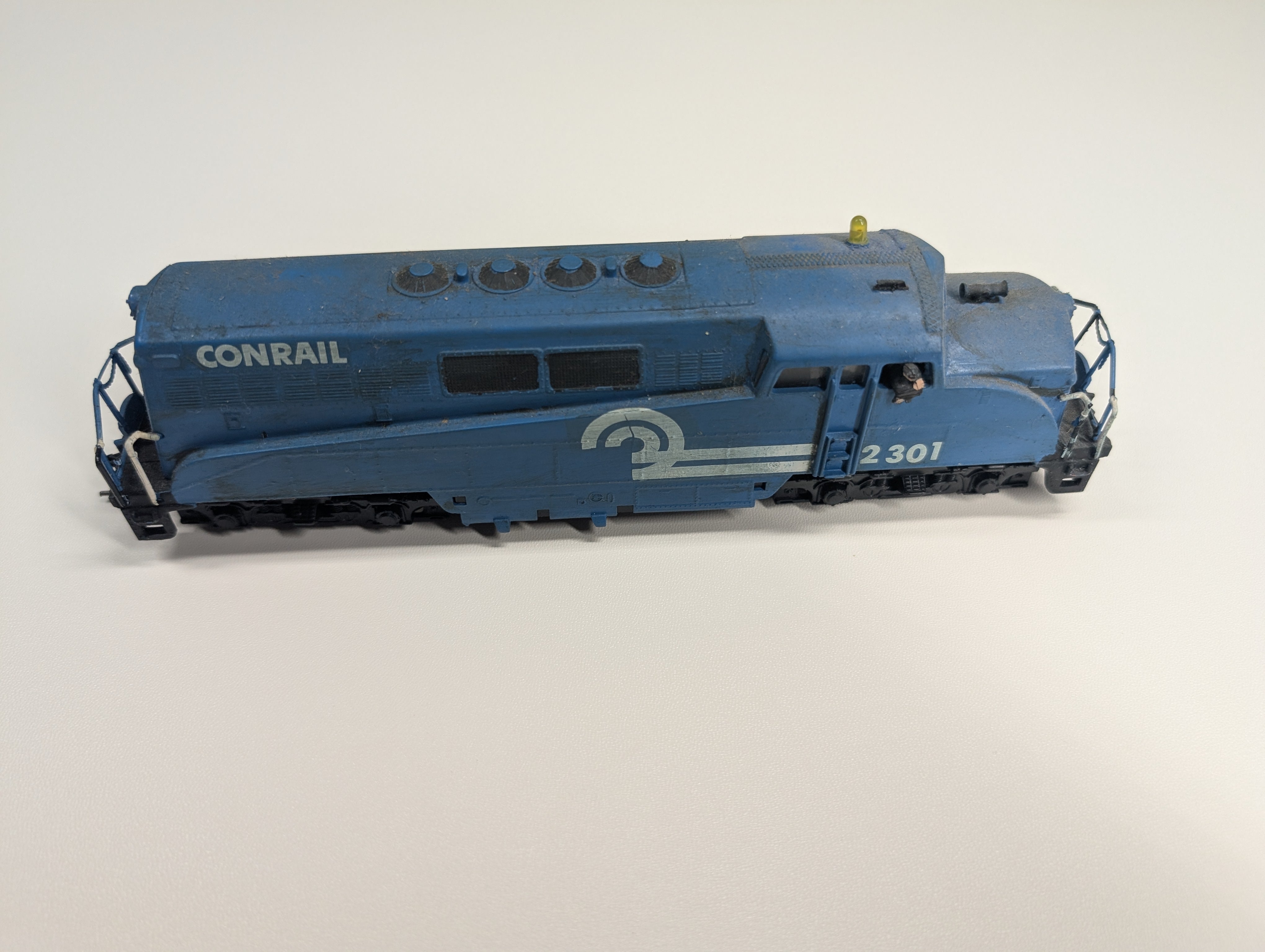 USED AHM HO Scale BL-2 Diesel Locomotive Conrail #2301 Runs w/ Beacon Light, Decal DC