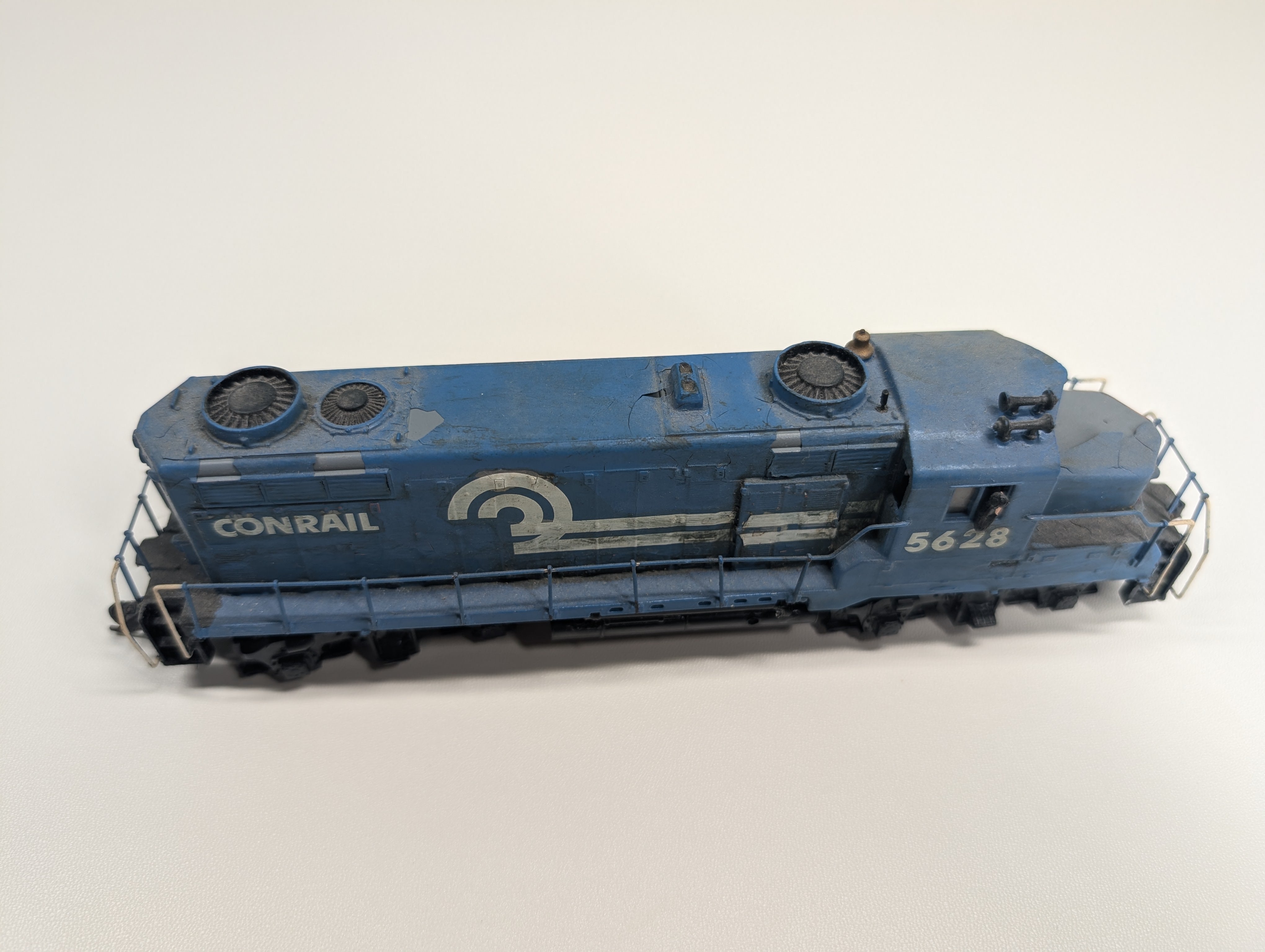 USED Mantua HO Scale Diesel Locomotive Conrail #5628 Runs, Decal DC