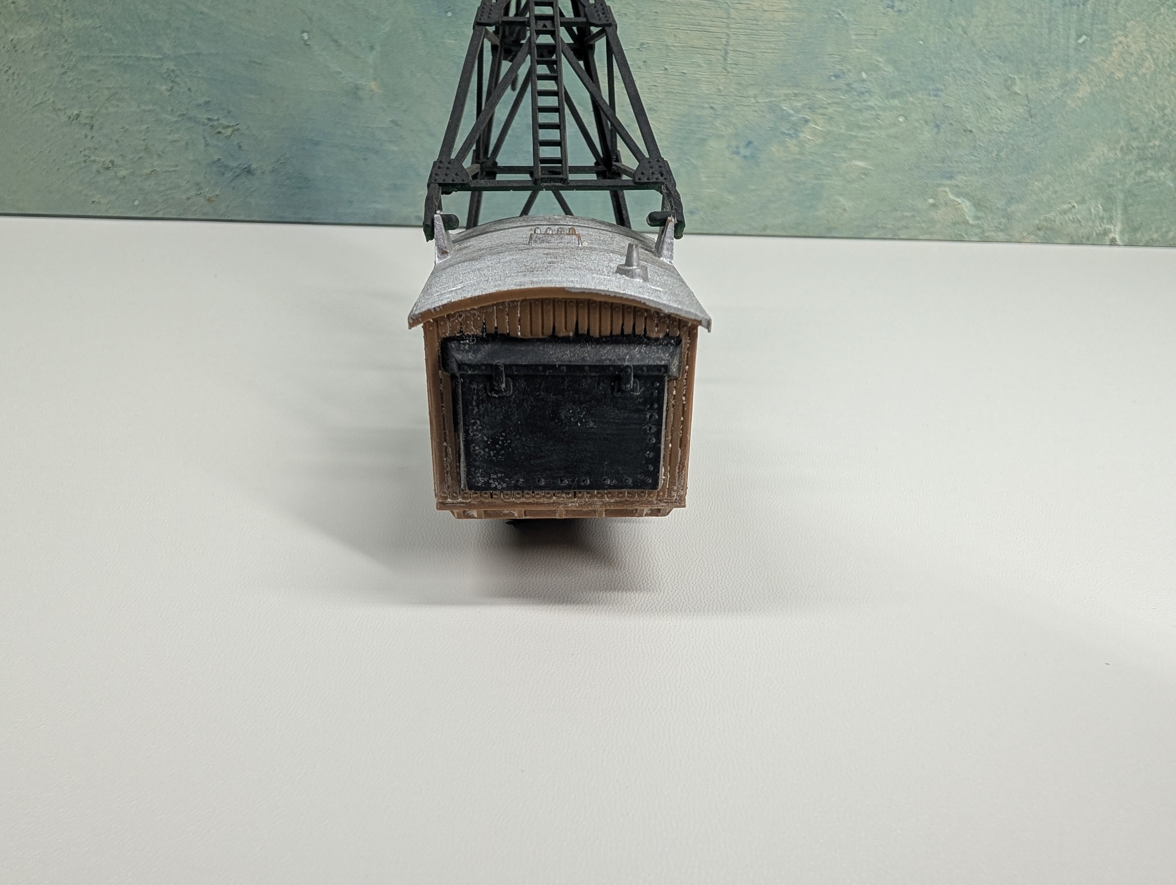 USED Tyco HO Scale Gantry Crane with Railroad Truck