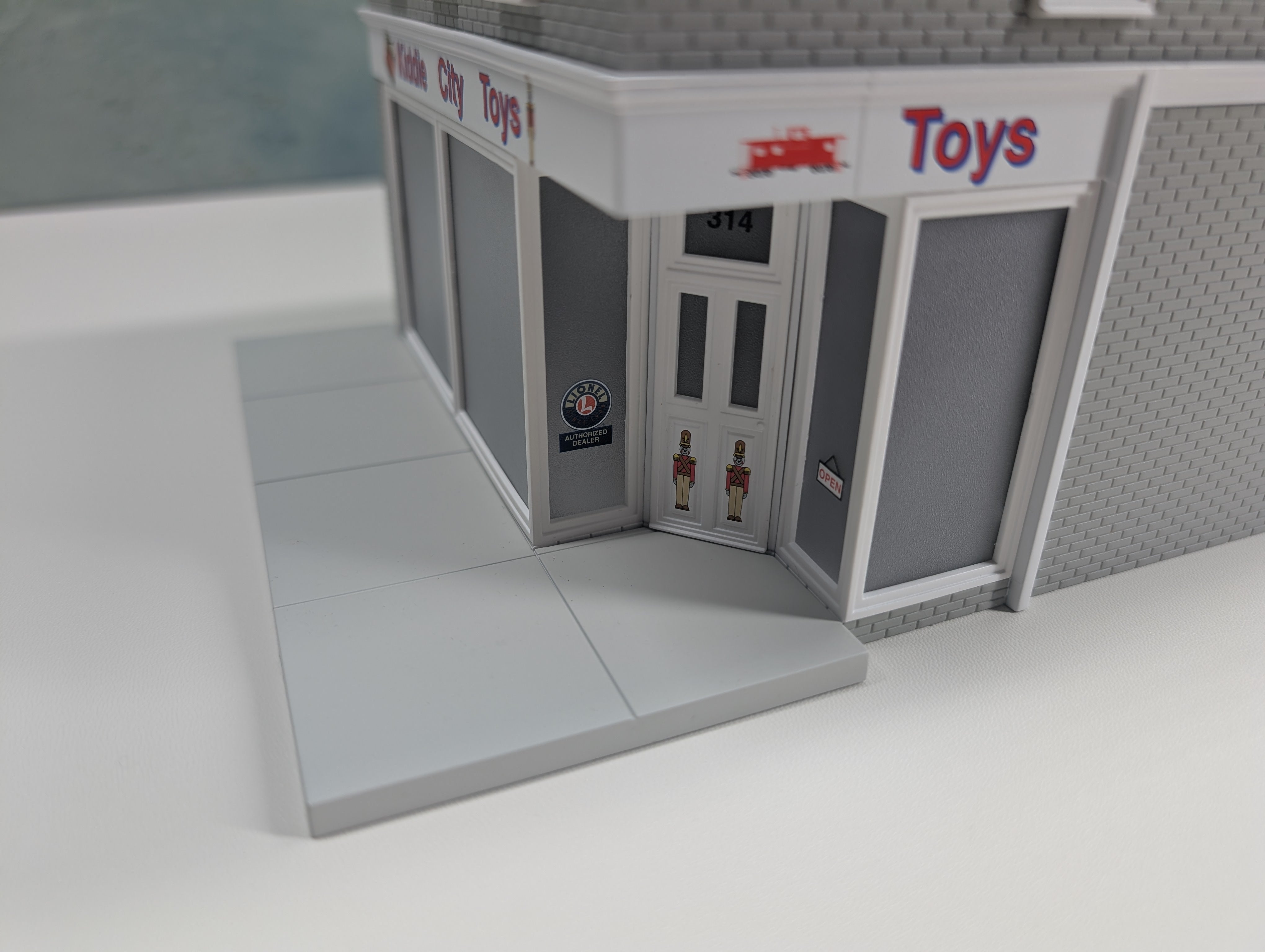 USED Lionel 6-34129 O Kiddie City Toy Store, Main Street Building Lionelville