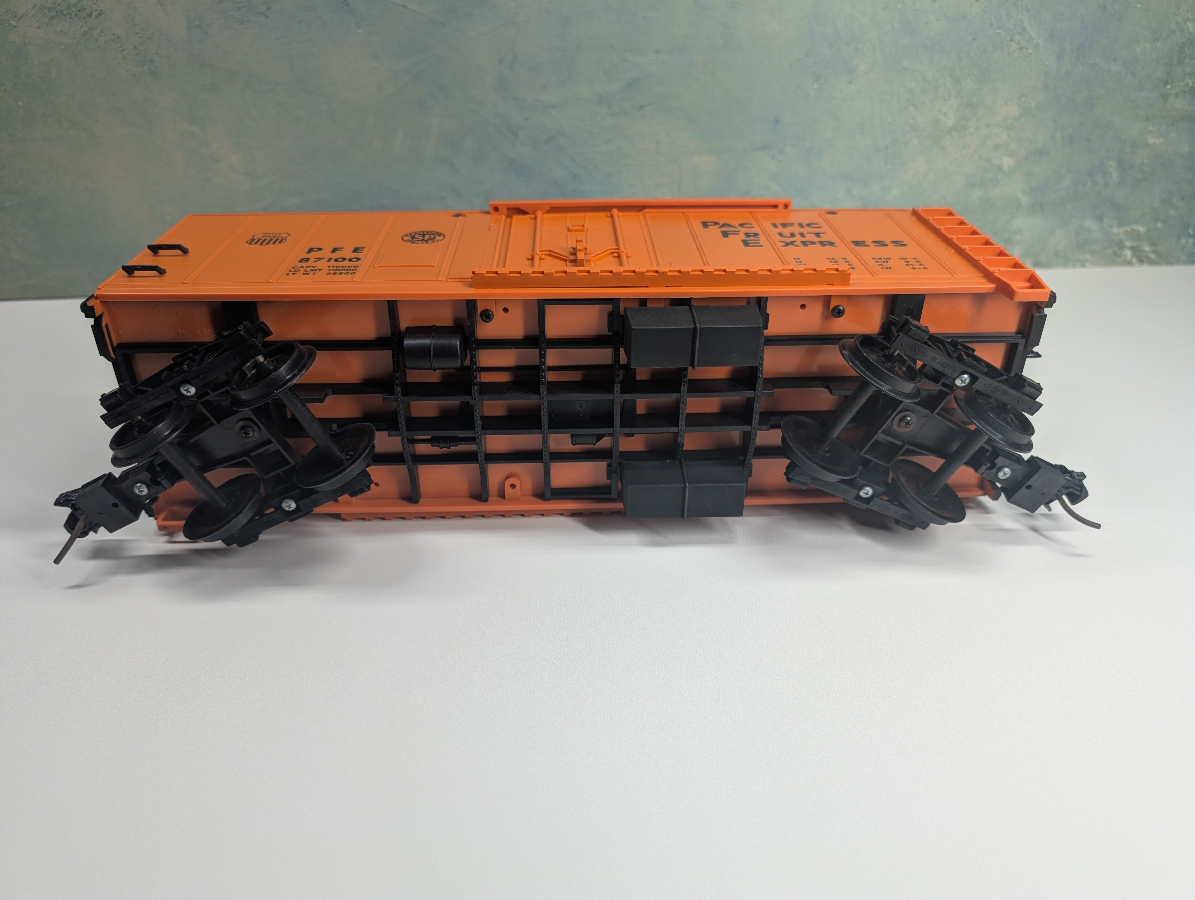 USED Lionel G Scale Reefer Pacific Fruit Express PFE #87100