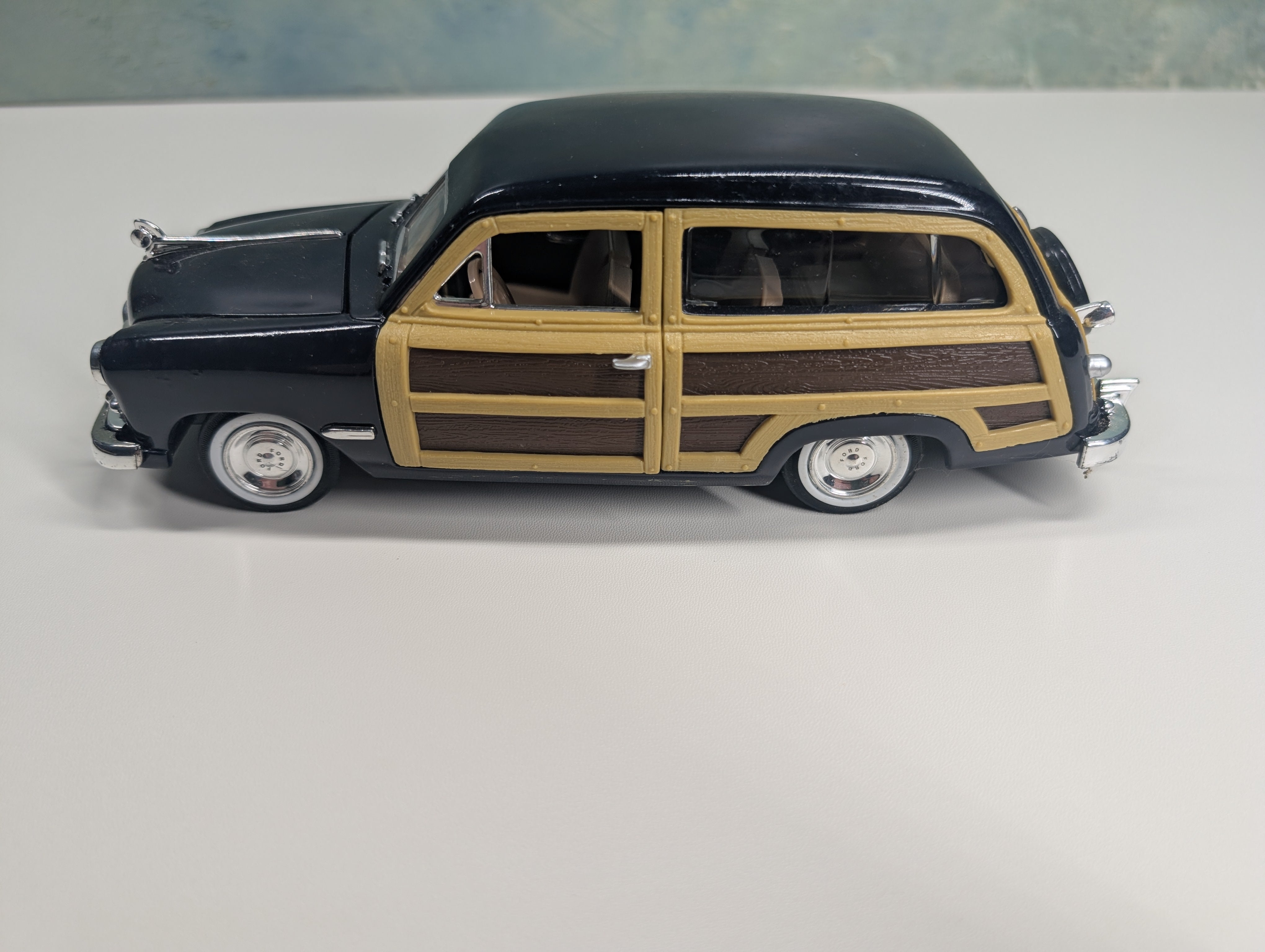 USED Piko 38723 G Scale Classic Auto Transport with Diecast Woody CLSX #1915