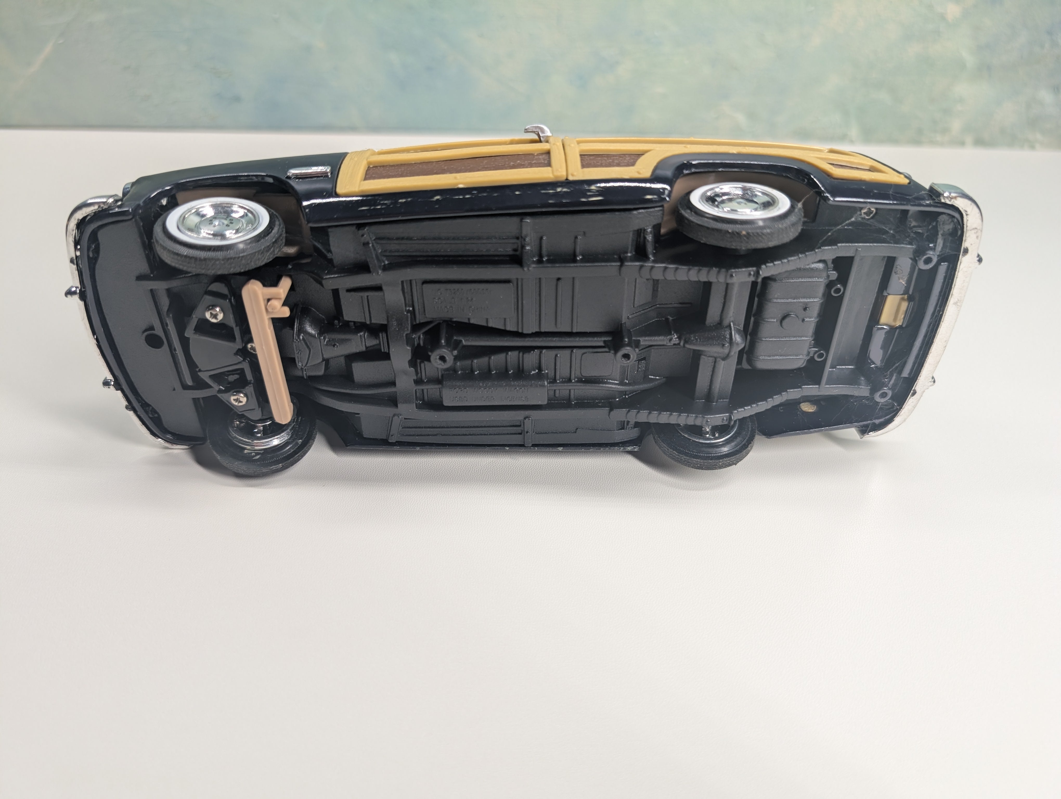 USED Piko 38723 G Scale Classic Auto Transport with Diecast Woody CLSX #1915