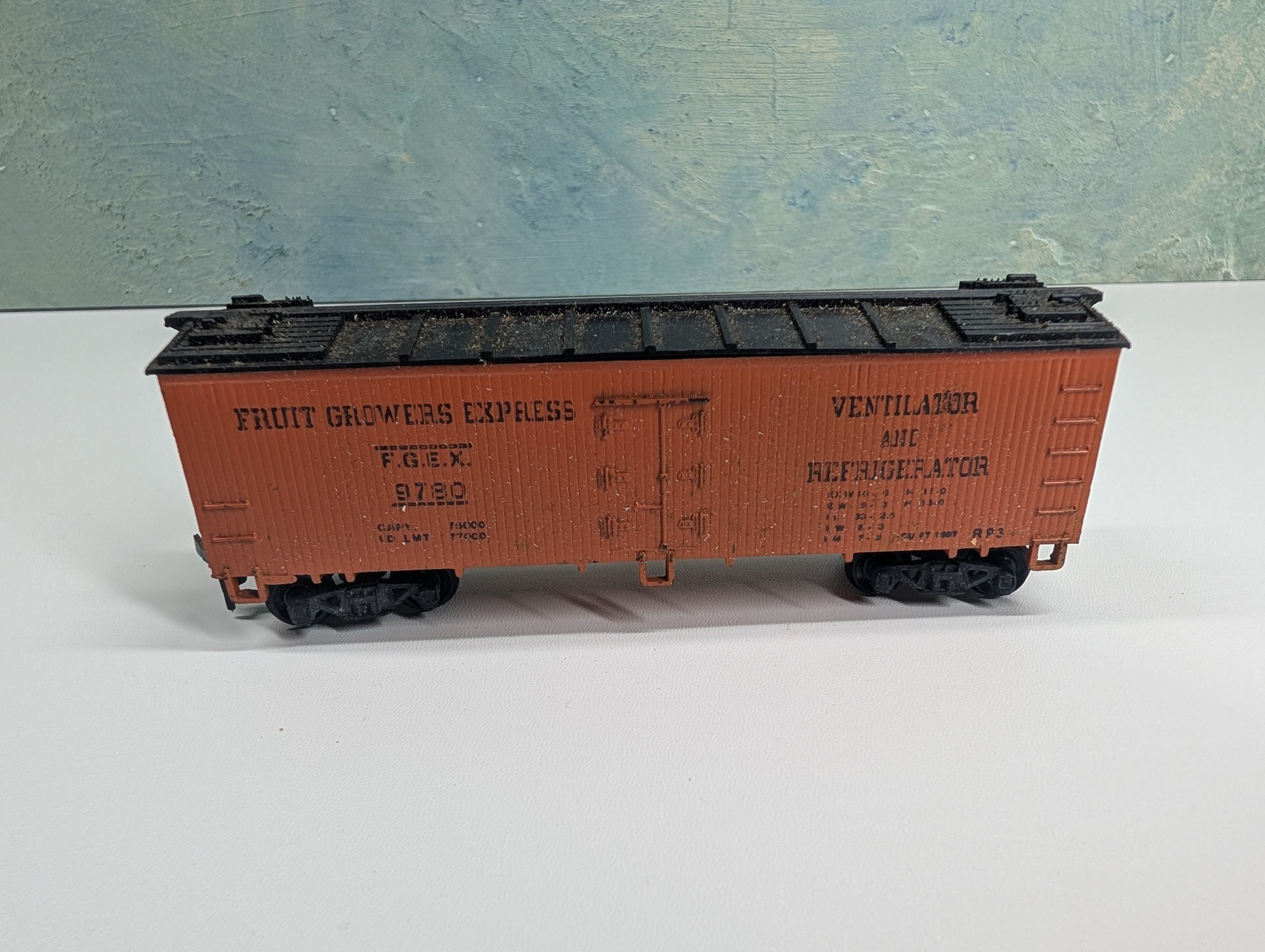 USED Varney HO Scale Reefer Fruit Growers Express FGEX #9780
