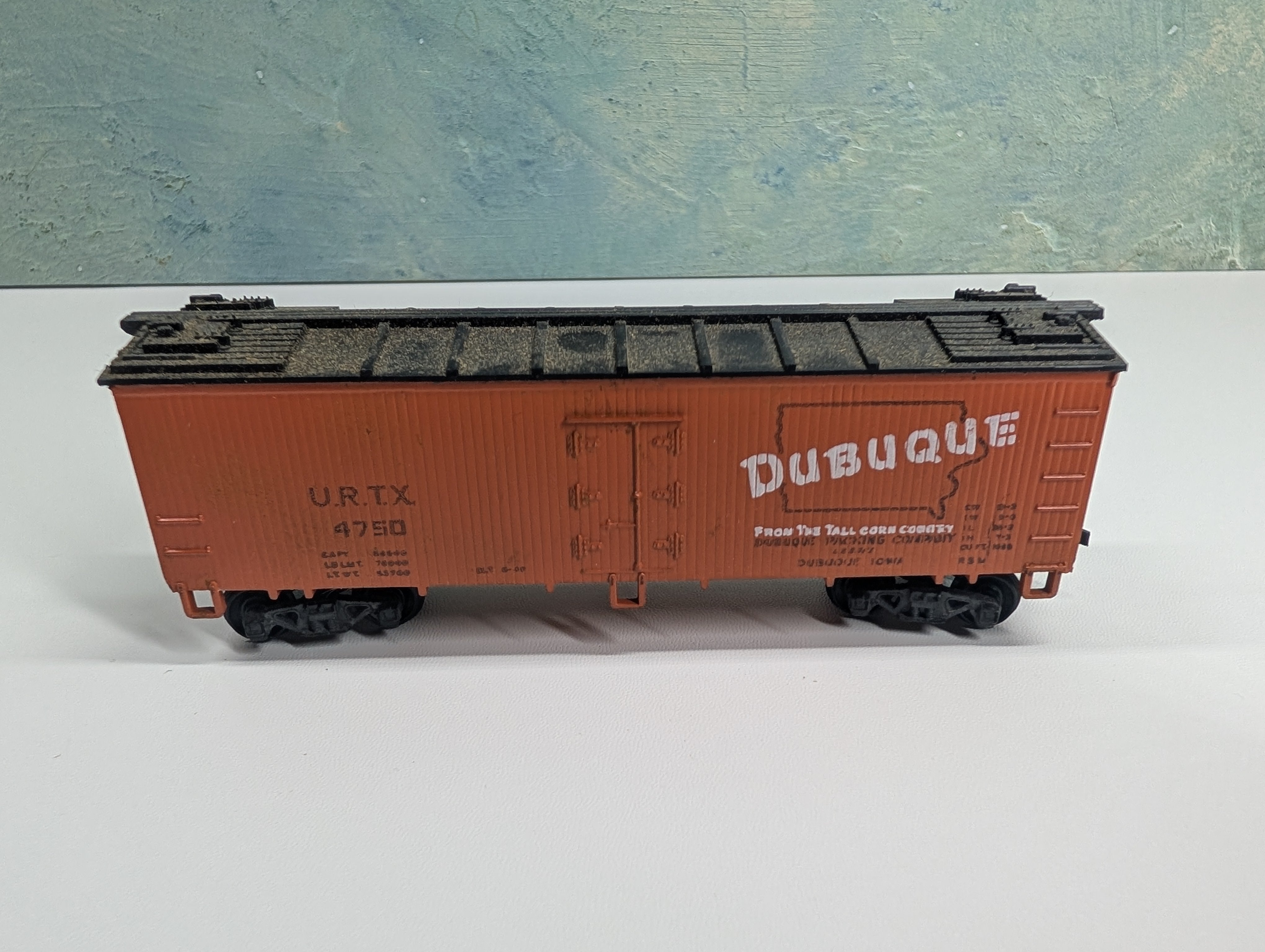 USED Varney HO Scale Reefer Dubuque URTX #4750