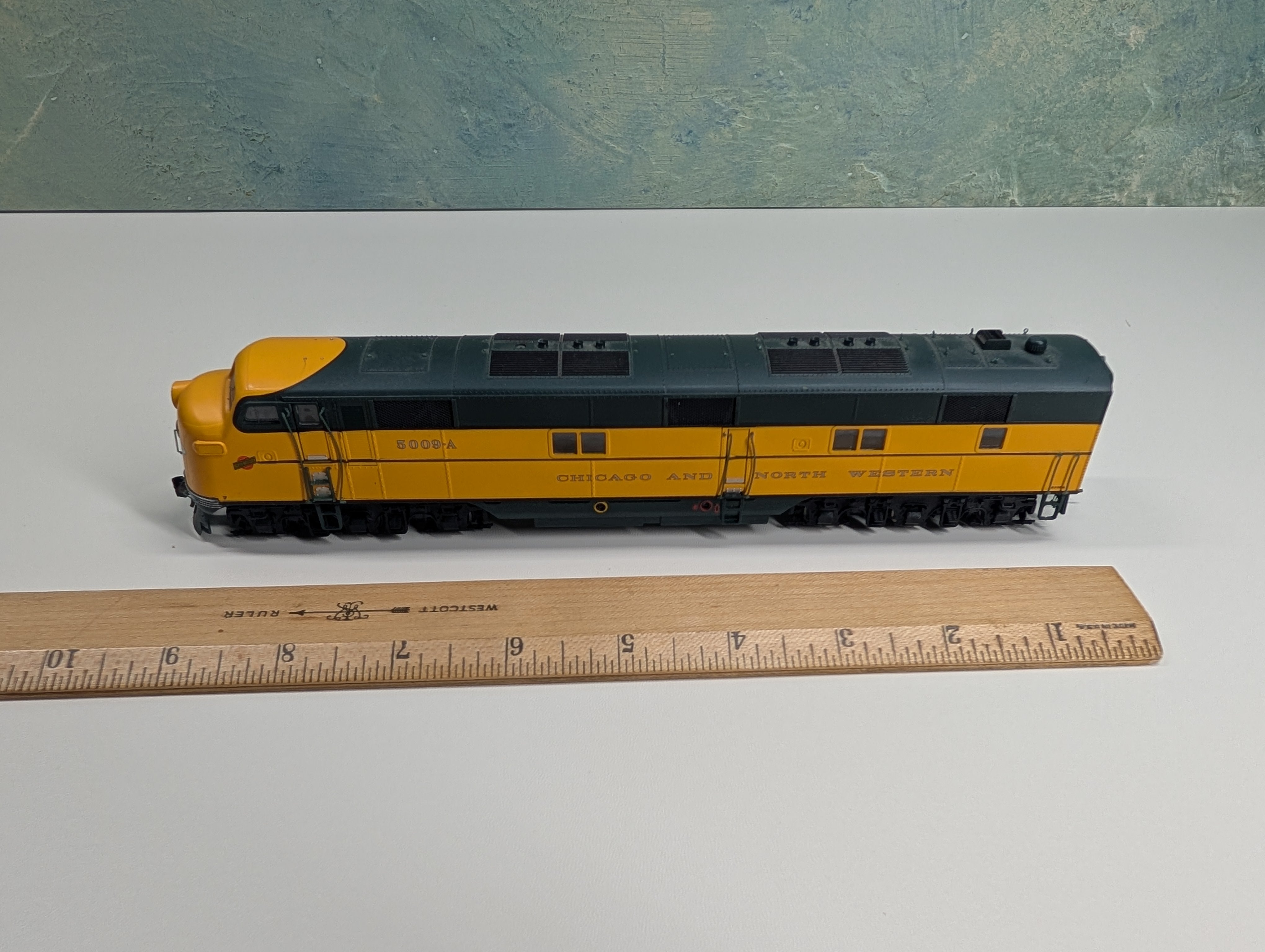USED Life-Like HO Scale Proto 2000 E7 Diesel Locomotive Chicago & North Western CNW #5009A Runs DC