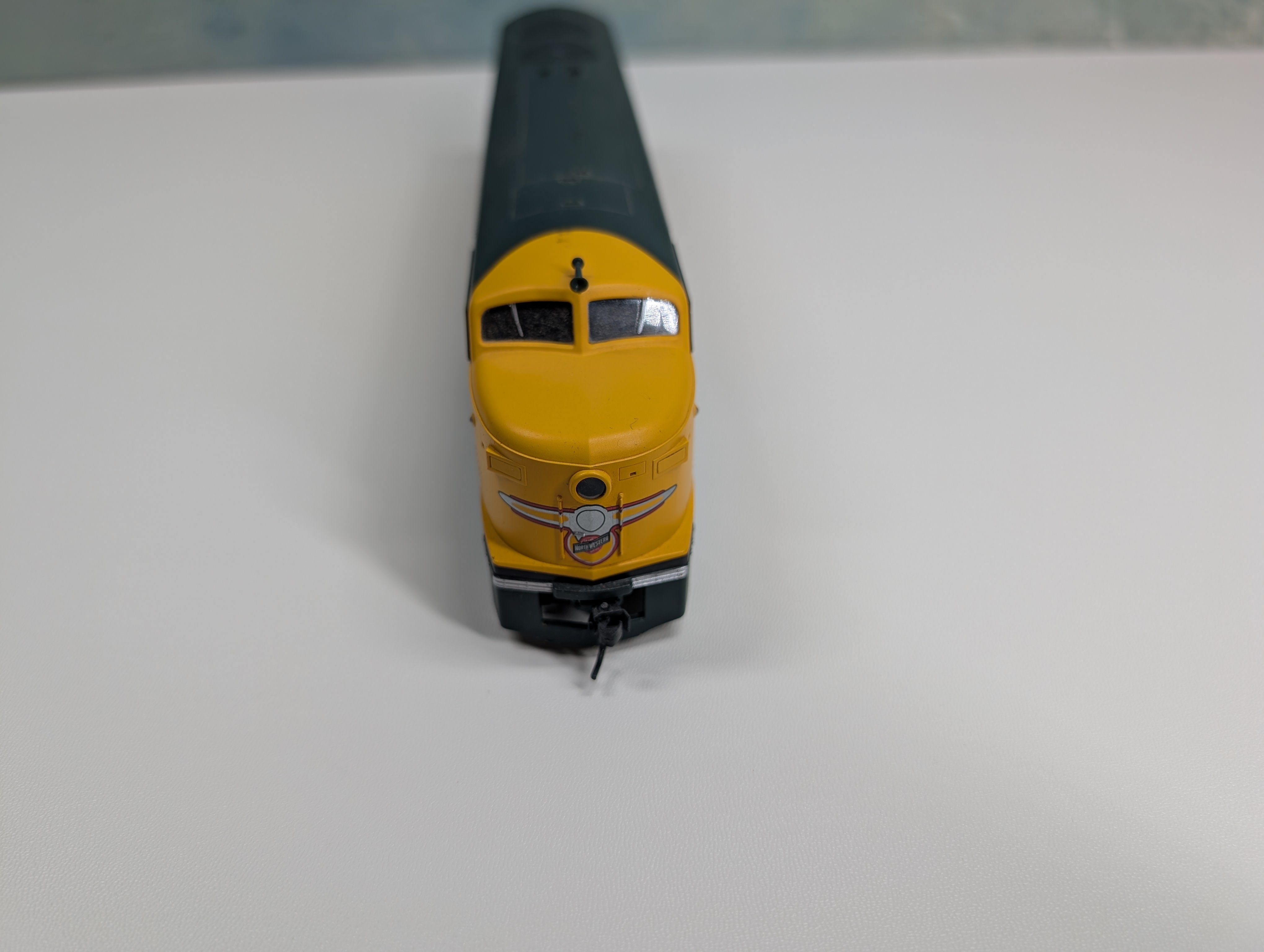 USED Life-Like HO Scale Set of Proto 1000 Erie Built Diesel Locomotive Chicago & North Western Chicago & North Western CNW #6001B Runs DC (2 pcs)