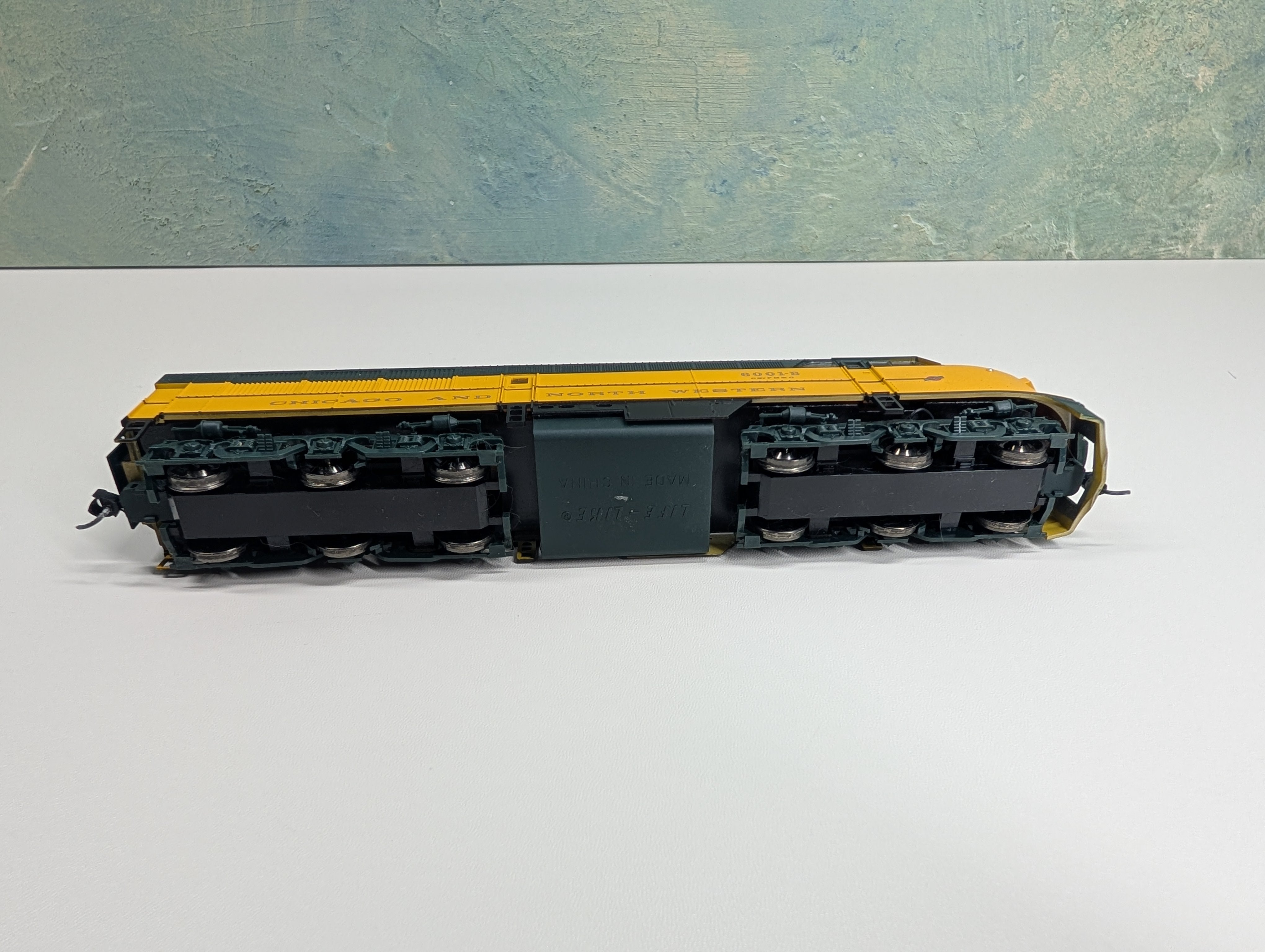 USED Life-Like HO Scale Set of Proto 1000 Erie Built Diesel Locomotive Chicago & North Western Chicago & North Western CNW #6001B Runs DC (2 pcs)